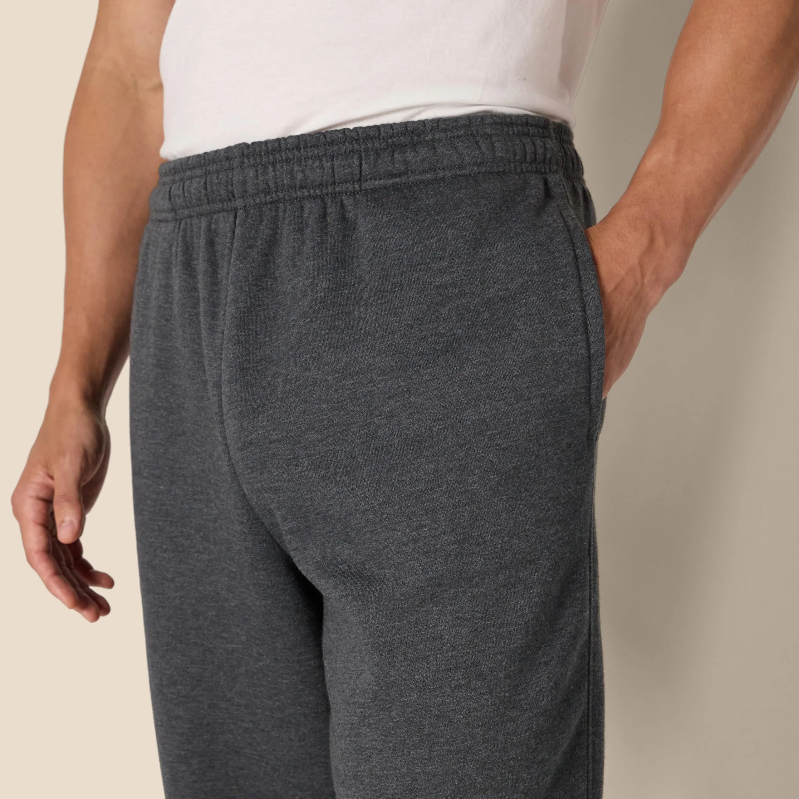 Amazon Essentials Pantaloni Sportivi in Pile con Fondo Aperto Uomo, Carbone Puntinato, 4XL Plus - immagine 5