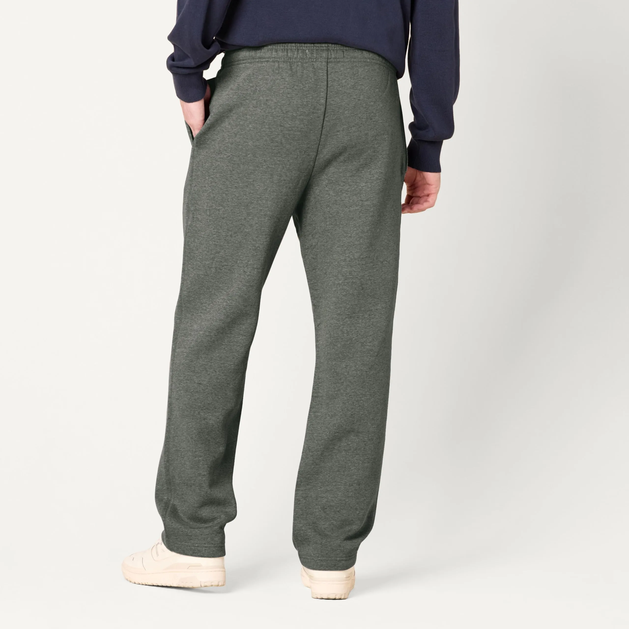 Amazon Essentials Pantaloni Sportivi in Pile con Fondo Aperto Uomo, Grigio Medio Puntinato, 6XL Plus - immagine 3