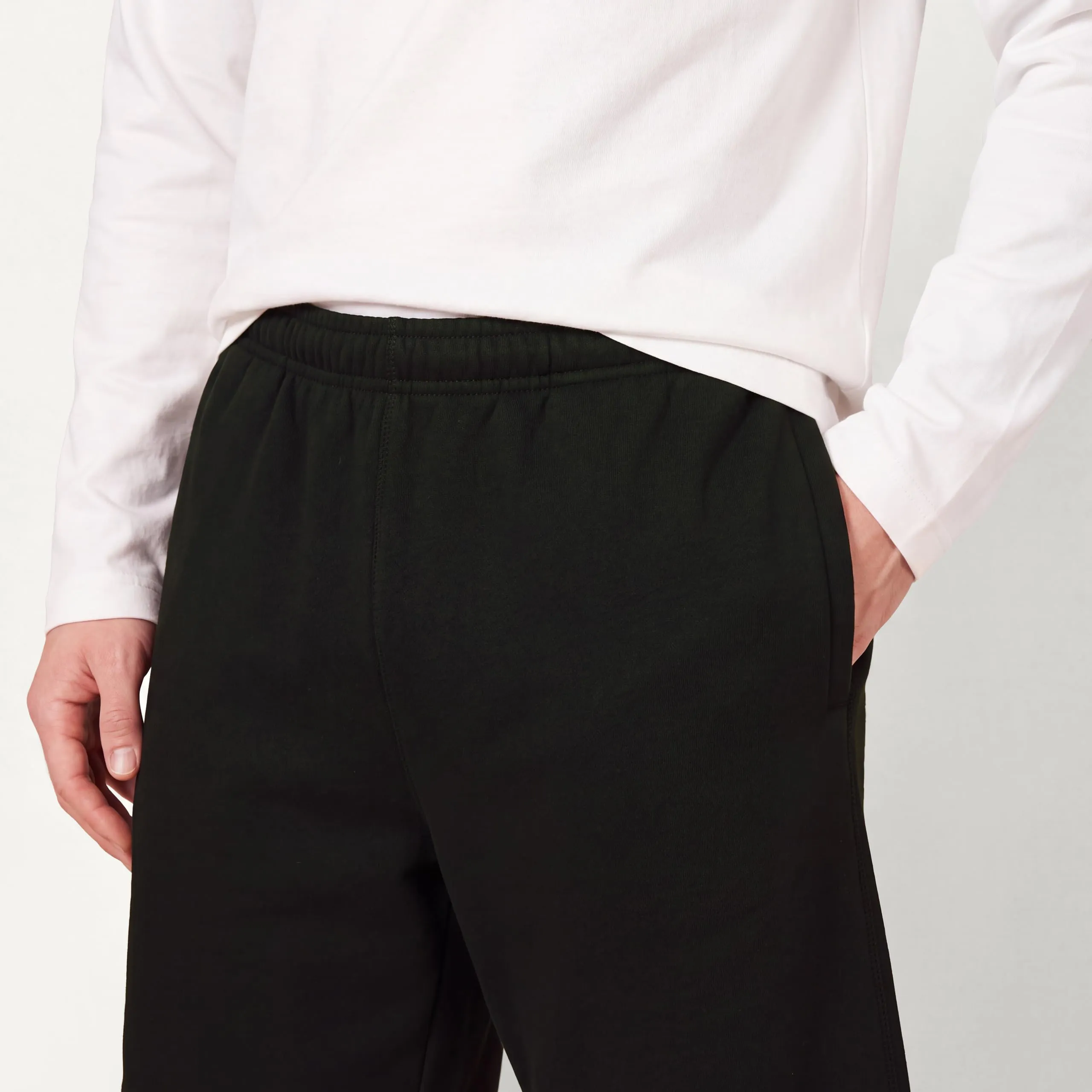 Amazon Essentials Pantaloni Sportivi in Pile con Fondo Aperto Uomo, Nero, XXL Plus - immagine 5