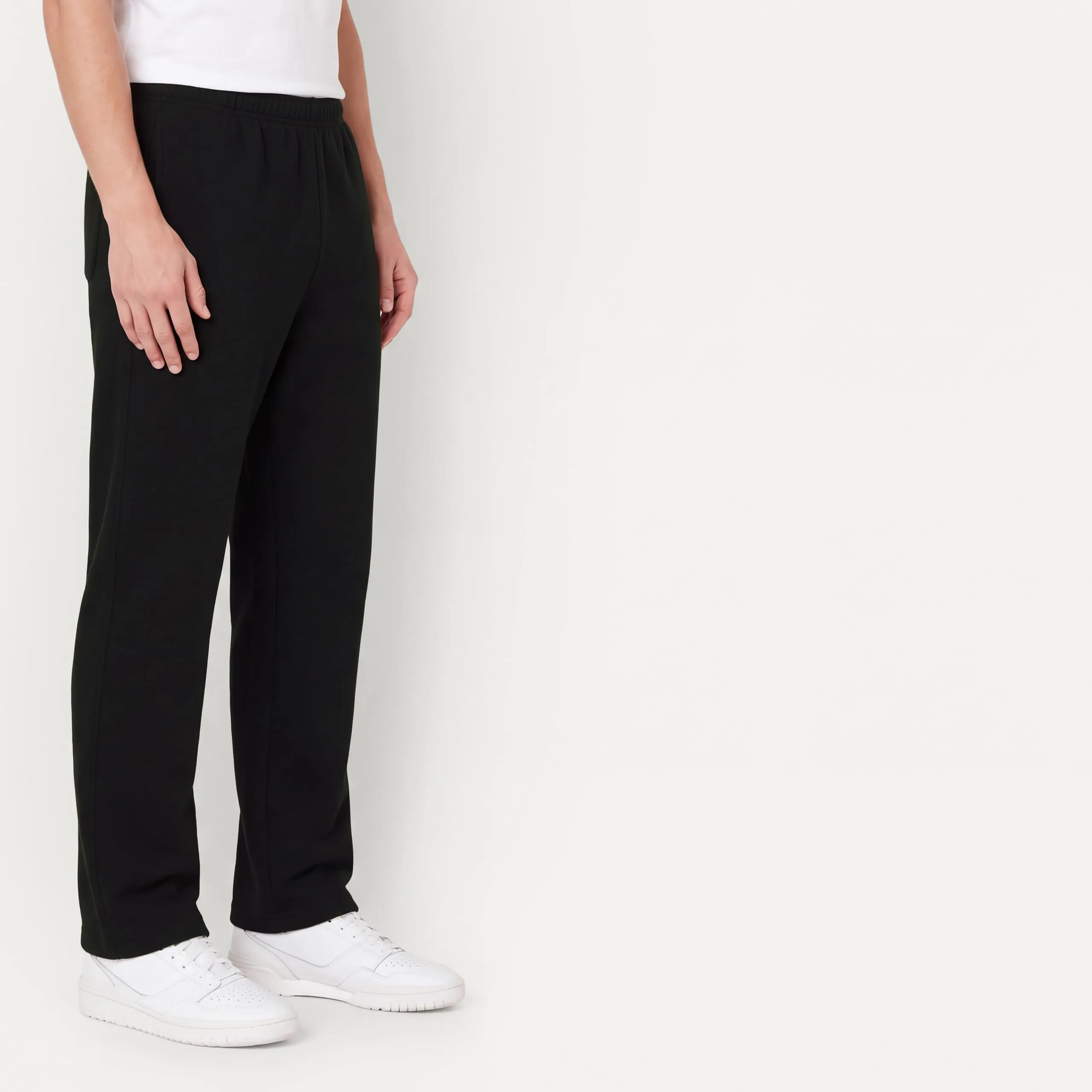 Amazon Essentials Pantaloni Sportivi in Pile con Fondo Aperto Uomo, Nero, 5XL Plus - immagine 2