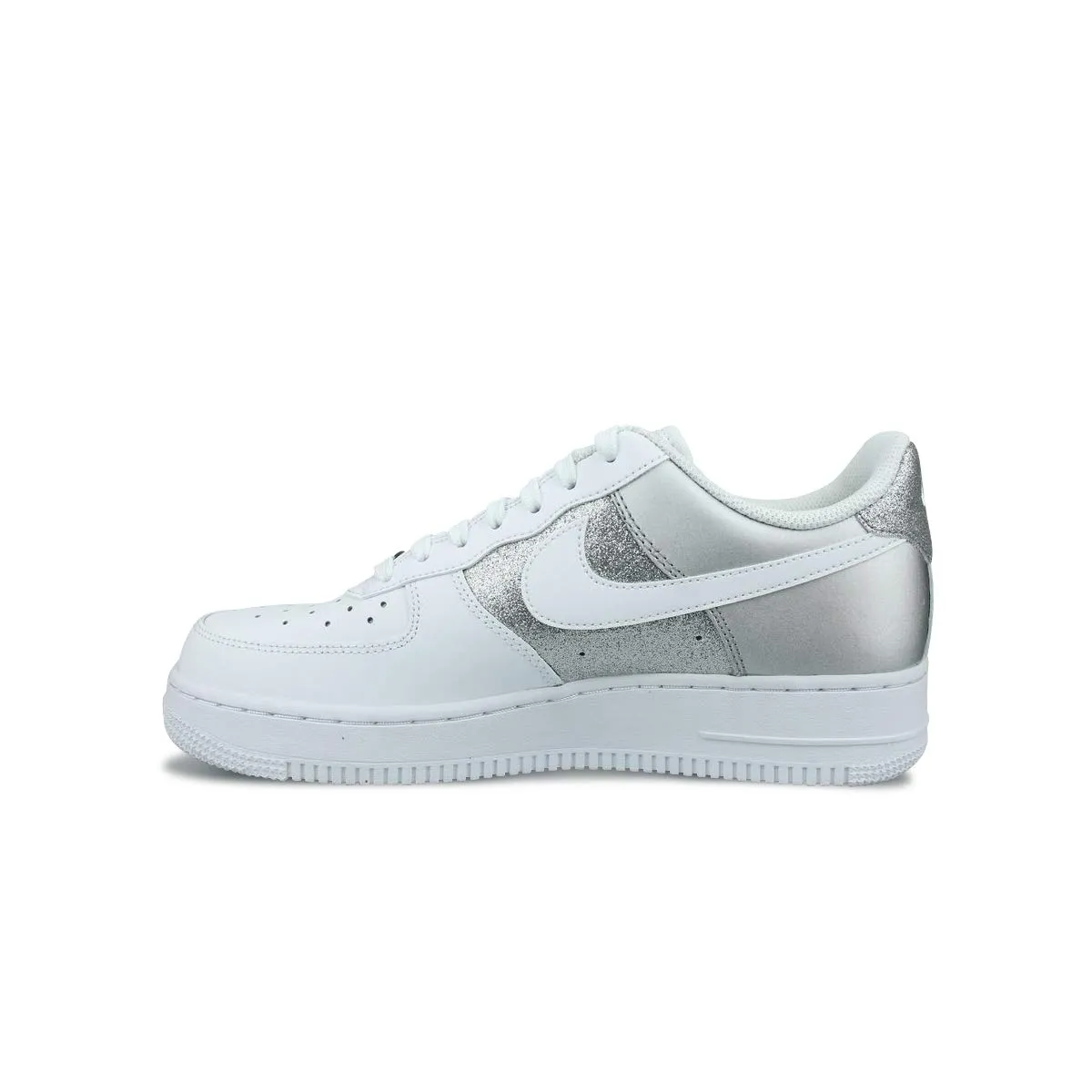 Nike Women's Air Force 1 '07 Basketball Shoes, White/Metallic Silver, 37.5 EU - immagine 2