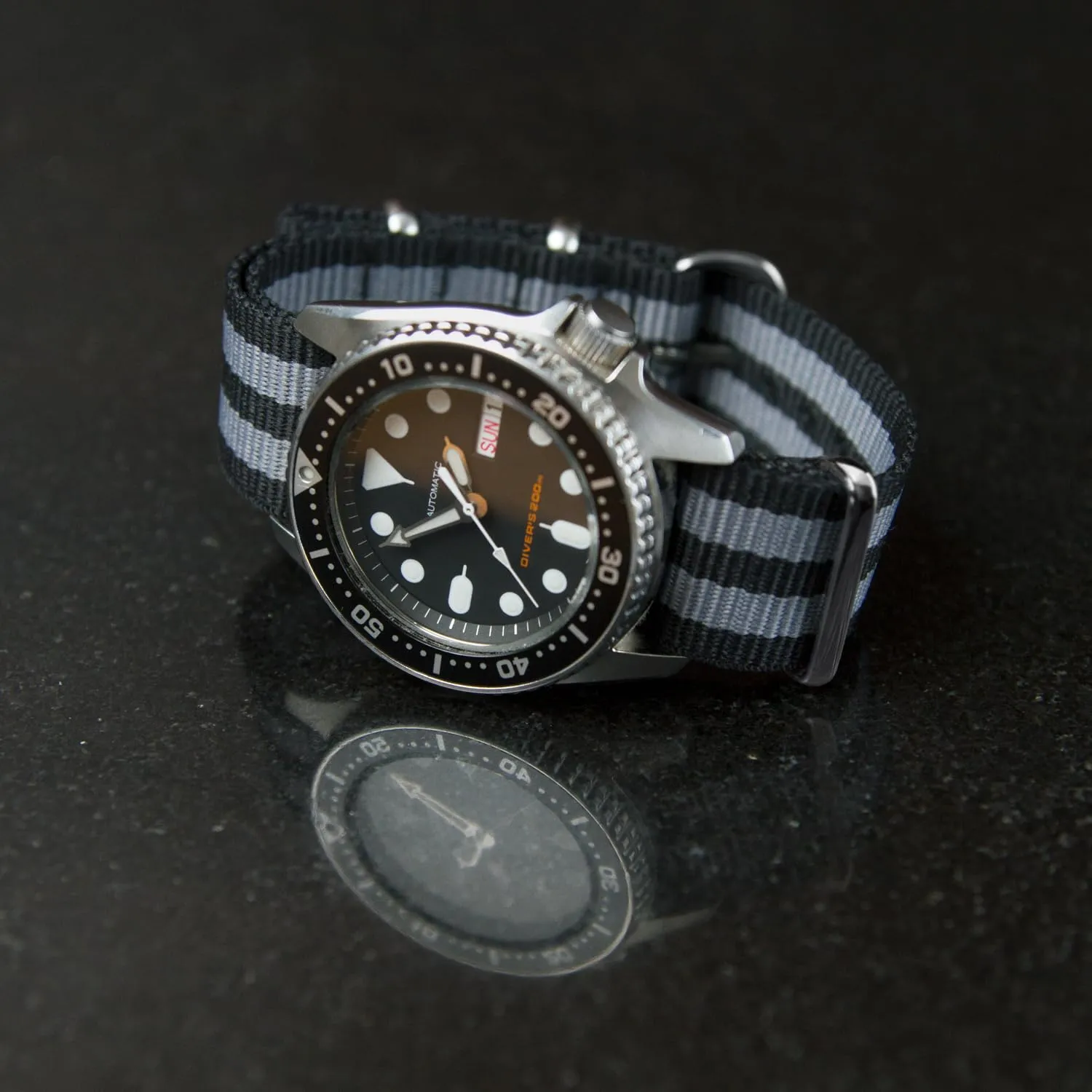 Archer Watch Straps Cinturini NATO in Nylon Classici, Nero e Grigio, 22mm - immagine 2