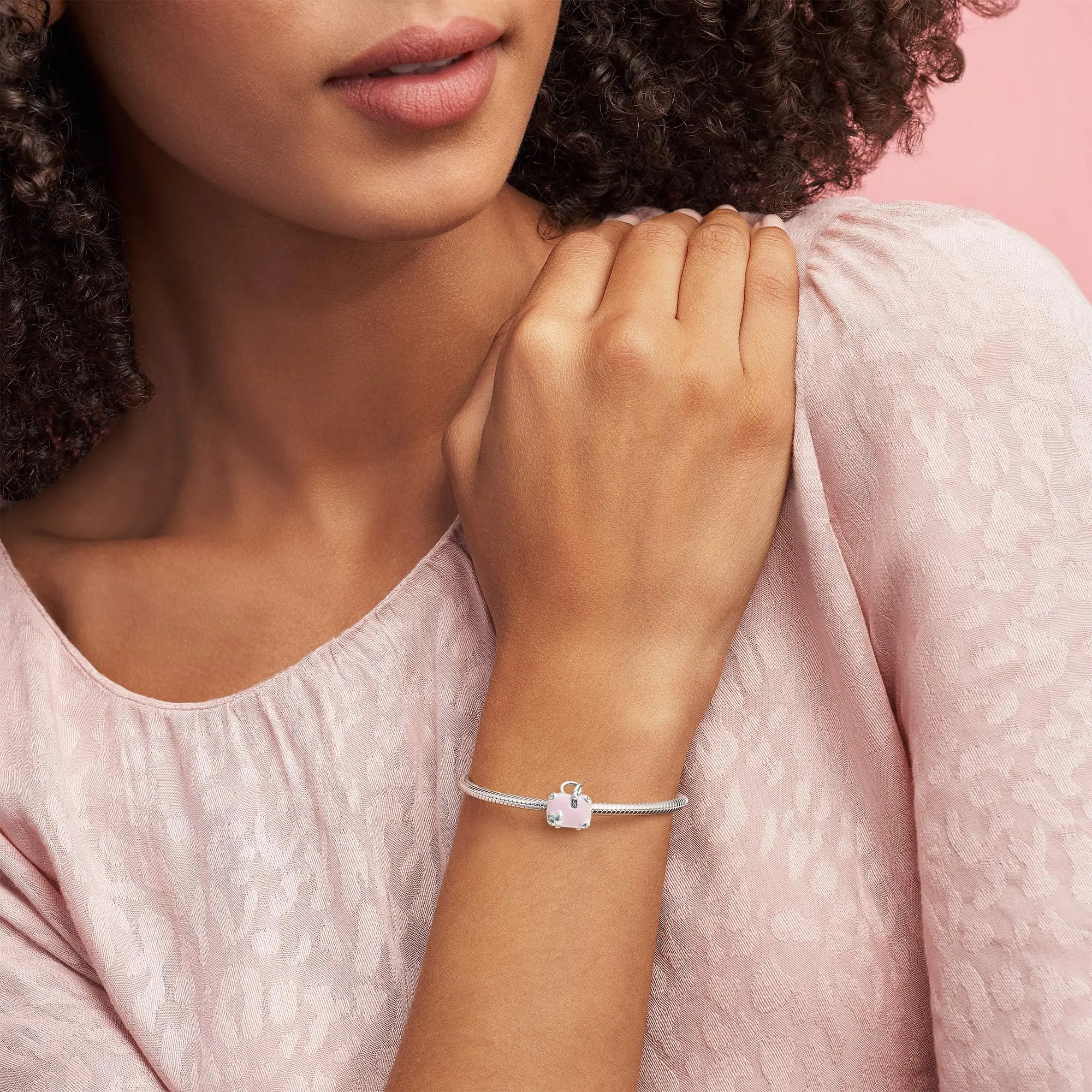 Pandora Ciondolo in argento con valigia e smalto rosa - immagine 3