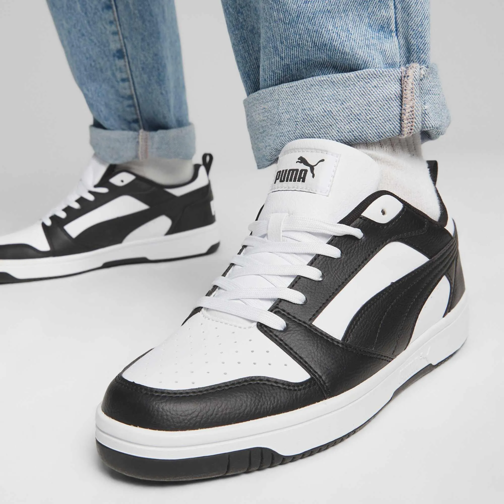 Puma Rebound V6 Low Sneaker Unisex - White Black White, 42 EU - immagine 9