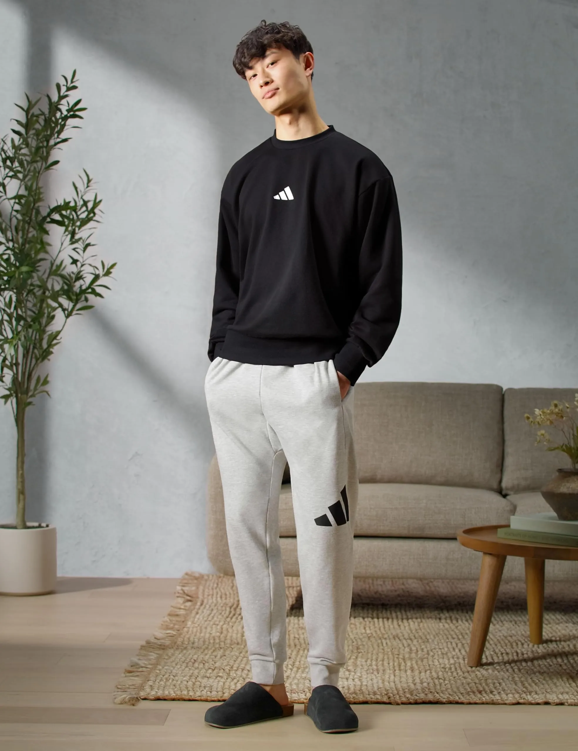 adidas Men's Standard Essentials Fleece Sweatshirt, Black/White, Large - immagine 3