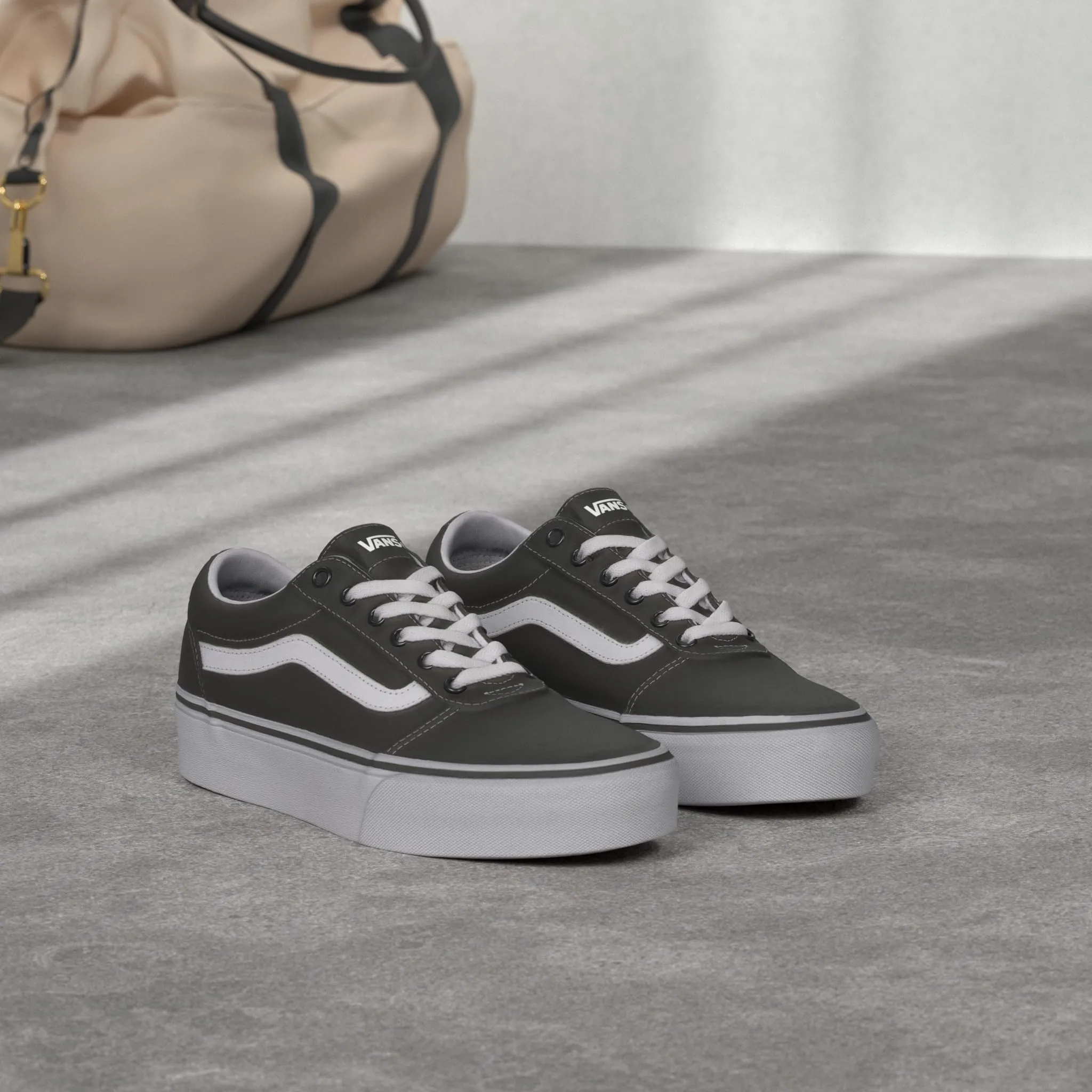 Vans Ward Platform Women's Sneakers, Black/White, 35 EU - immagine 2