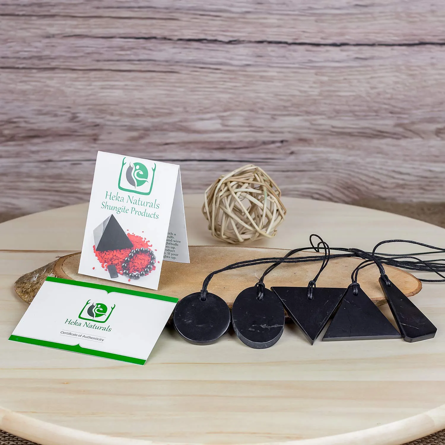 Heka Naturals Set di 5 Ciondoli in Cristallo di Shungite con Cordino Nero - immagine 3