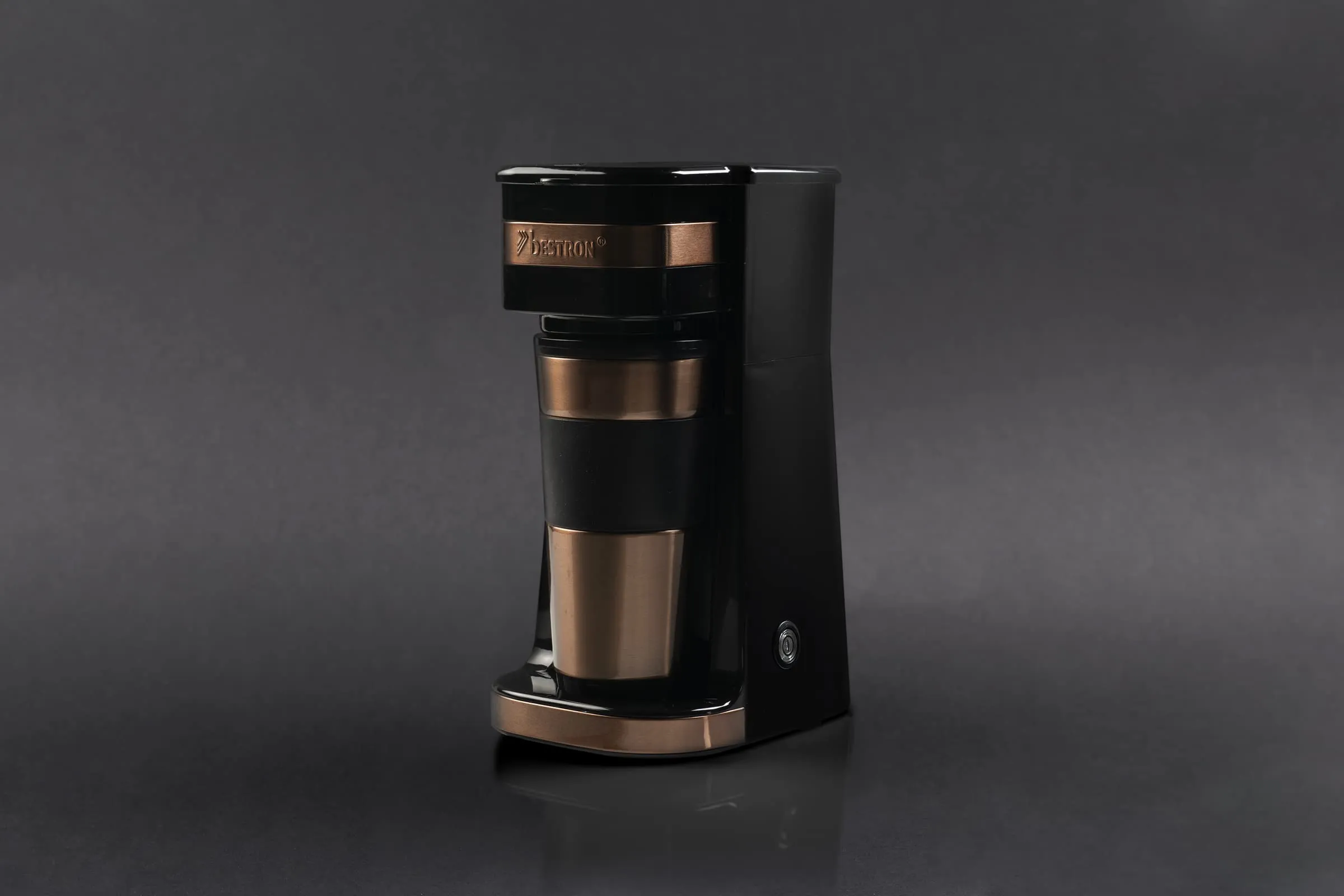 Bestron Caffettiera da Campeggio con Tazza Isolata, ACM112CO, 750W, Acciaio Inox, Rame - immagine 4