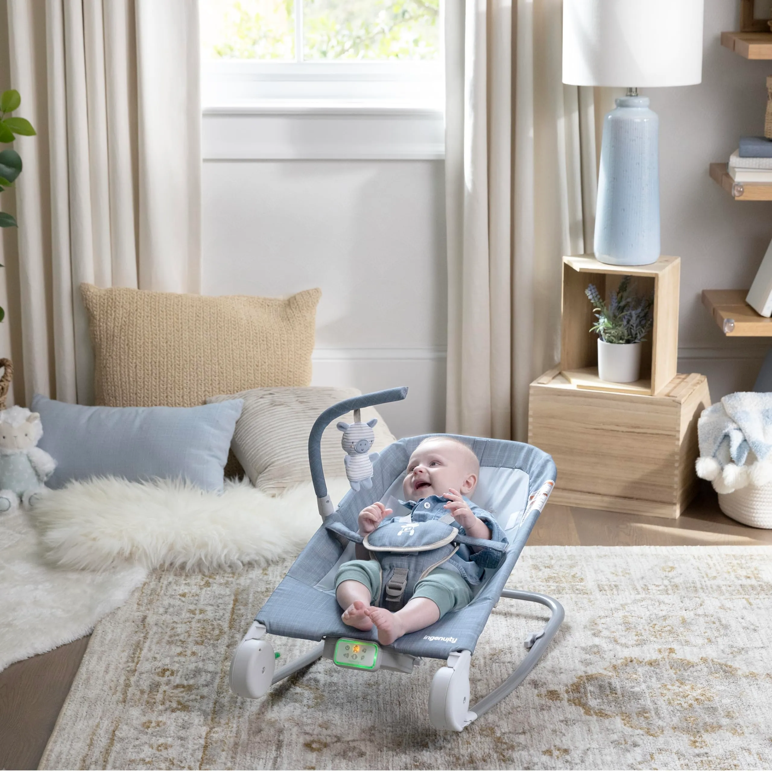 Ingenuity Sedile Sdraietta-Dondolo Happy Belly, con Musica, Vibrazioni e Barra Giocattoli, 0-6 Mesi, Blu Chambray - immagine 8