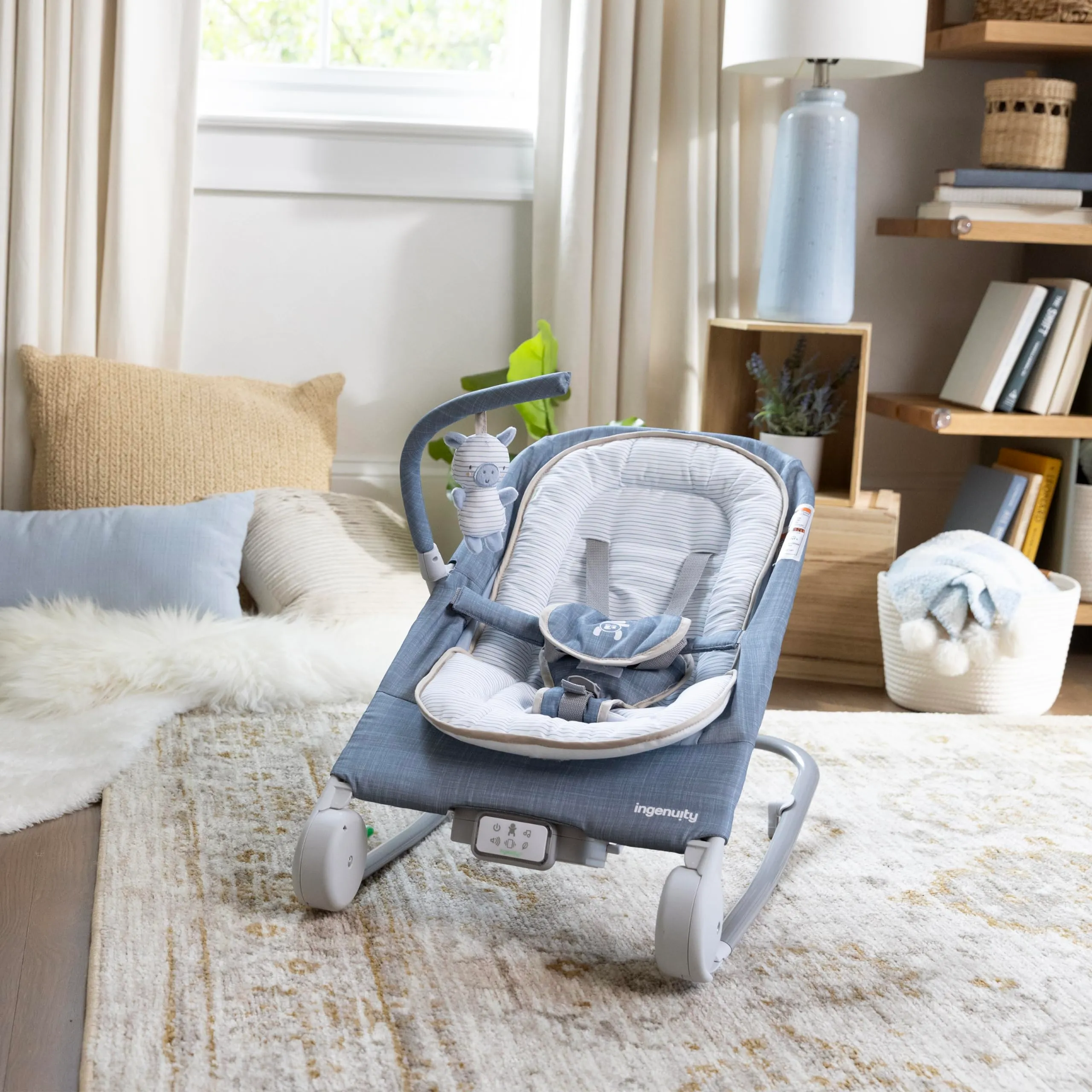 Ingenuity Sedile Sdraietta-Dondolo Happy Belly, con Musica, Vibrazioni e Barra Giocattoli, 0-6 Mesi, Blu Chambray - immagine 11