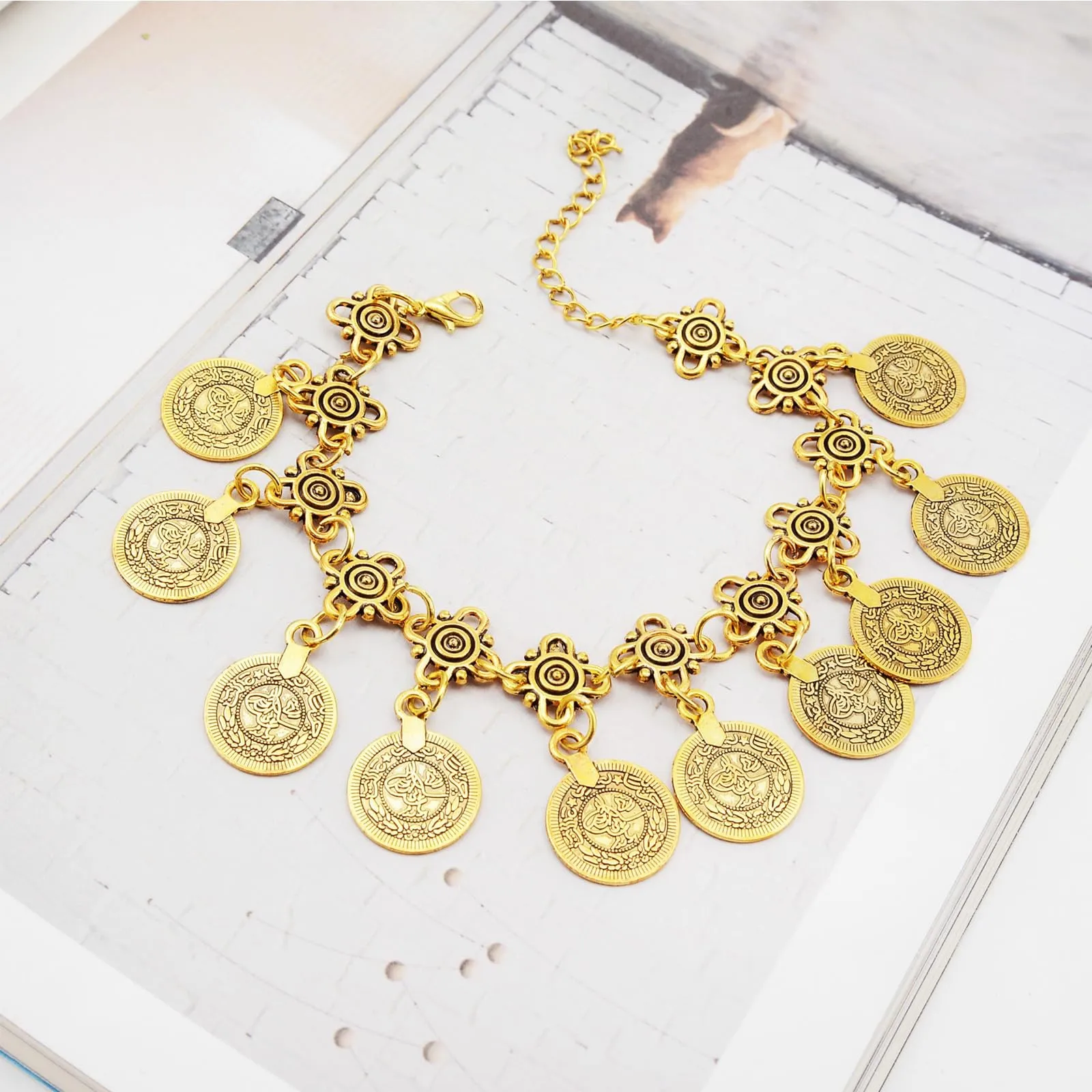 Hifot Set Gioielli Danza del Ventre in Oro con Monete, Collana, Bracciale, Orecchini e Catena per Capelli - immagine 7
