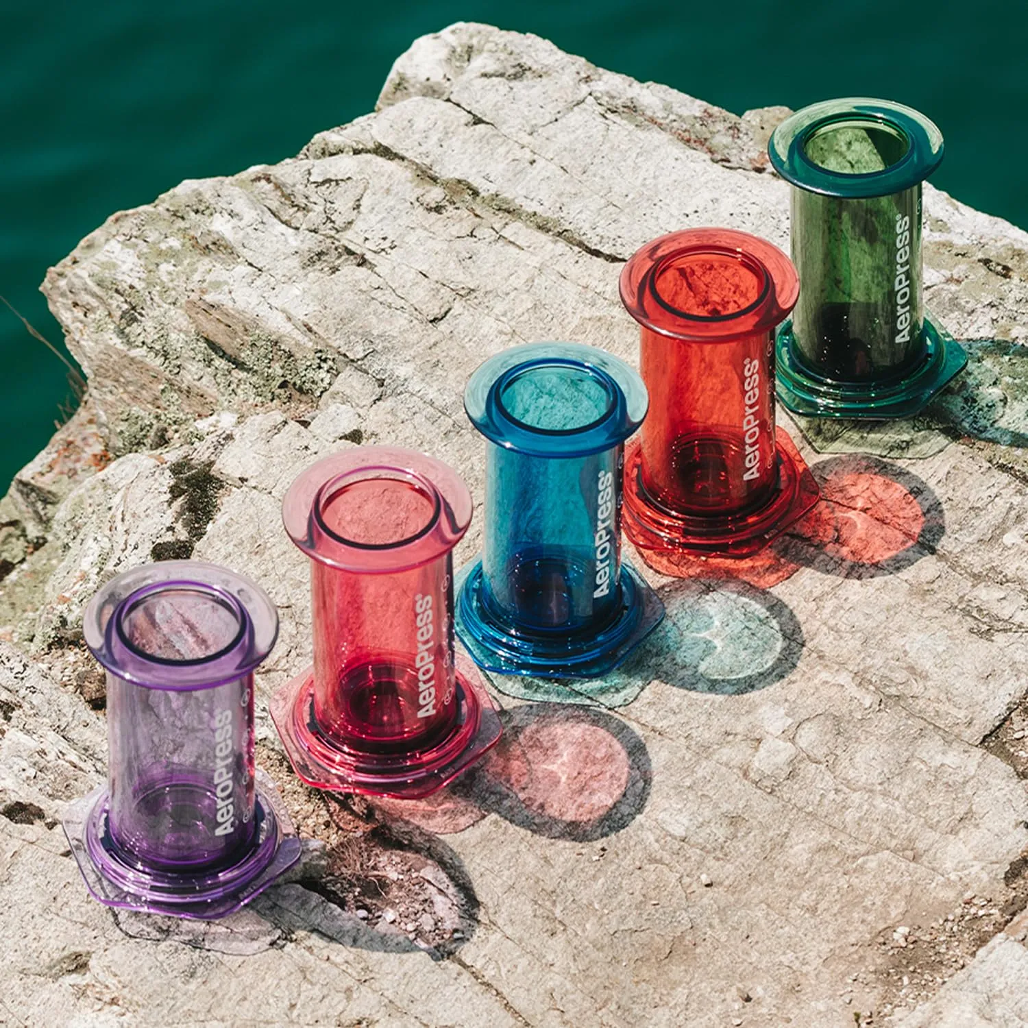 AeroPress Clear Red Coffee Press, French Press tutto in uno, macchina da caffè manuale stile espresso e pour-over, infusione in 2 minuti, piccola macchina portatile da viaggio e campeggio - immagine 6