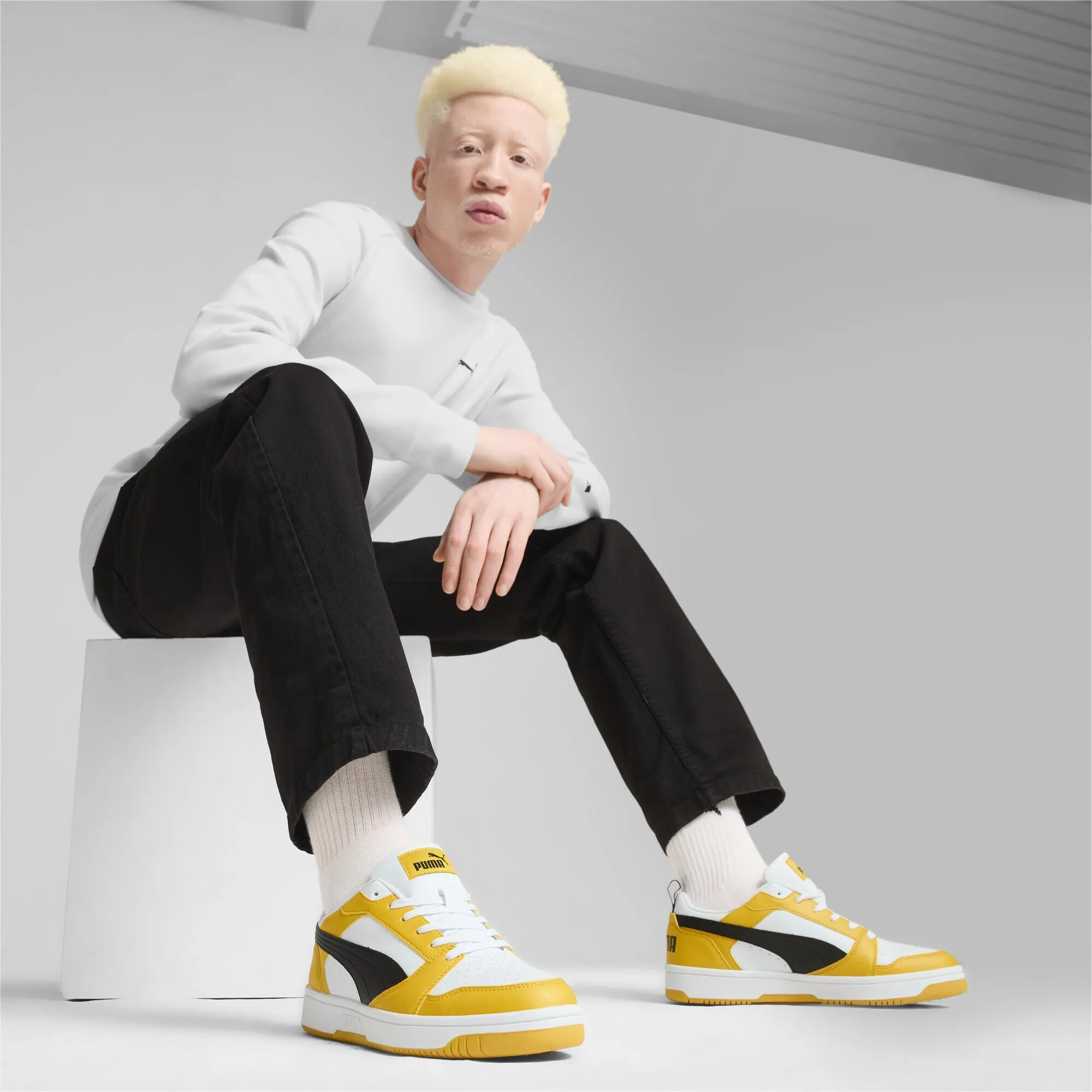 Puma Rebound V6 Low, Sneaker Unisex - Adulto, Yellow Sizzle Black White, 42.5 EU - immagine 3