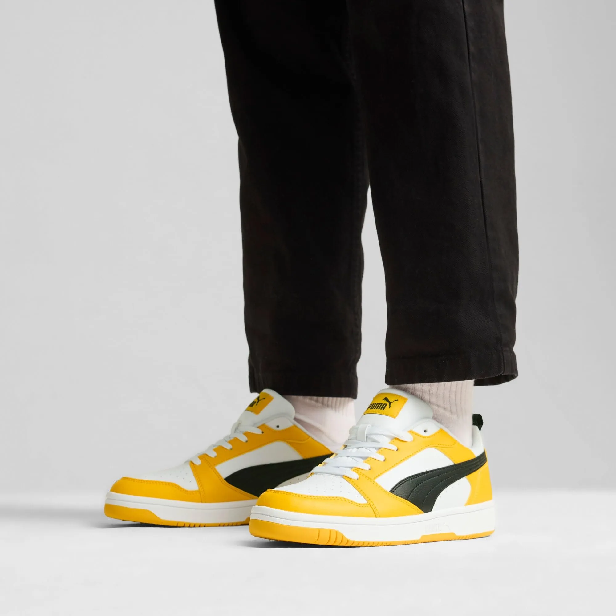 Puma Rebound V6 Low, Sneaker Unisex - Adulto, Yellow Sizzle Black White, 44.5 EU - immagine 2