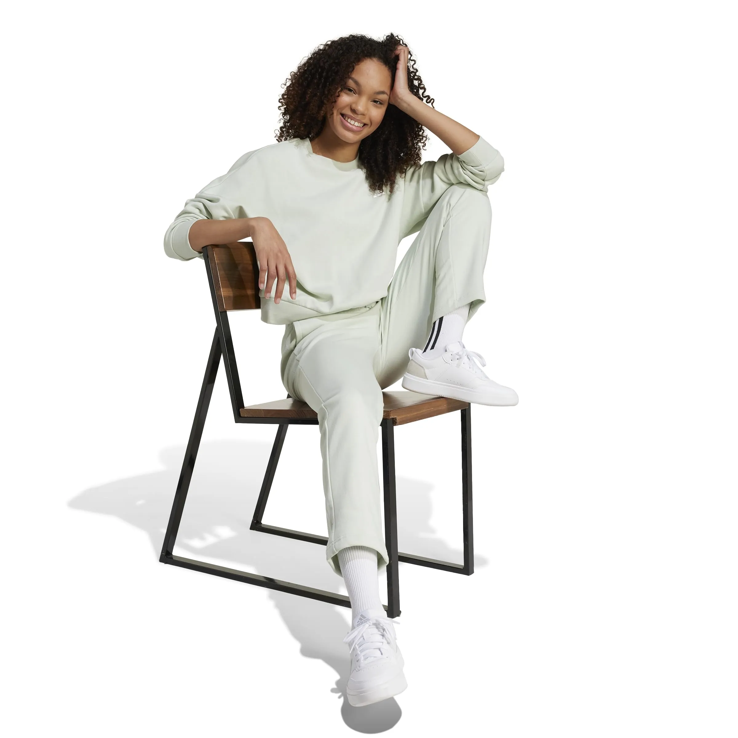 adidas Donna Essentials Small Logo Feel Cozy Sweatshirt, Linen Green/White, XS - immagine 2