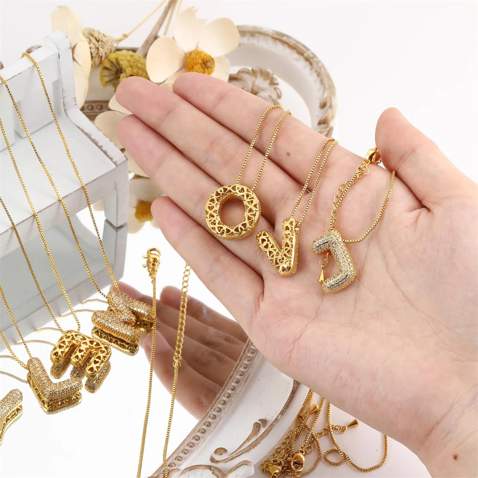 RWQIAN Bubble Initial Letter Chain Oro Delle Donne Balloon Sparkling Zirconia Lettera Pendente Collana Alfabeto K Gioielli Regali delle Donne - immagine 5