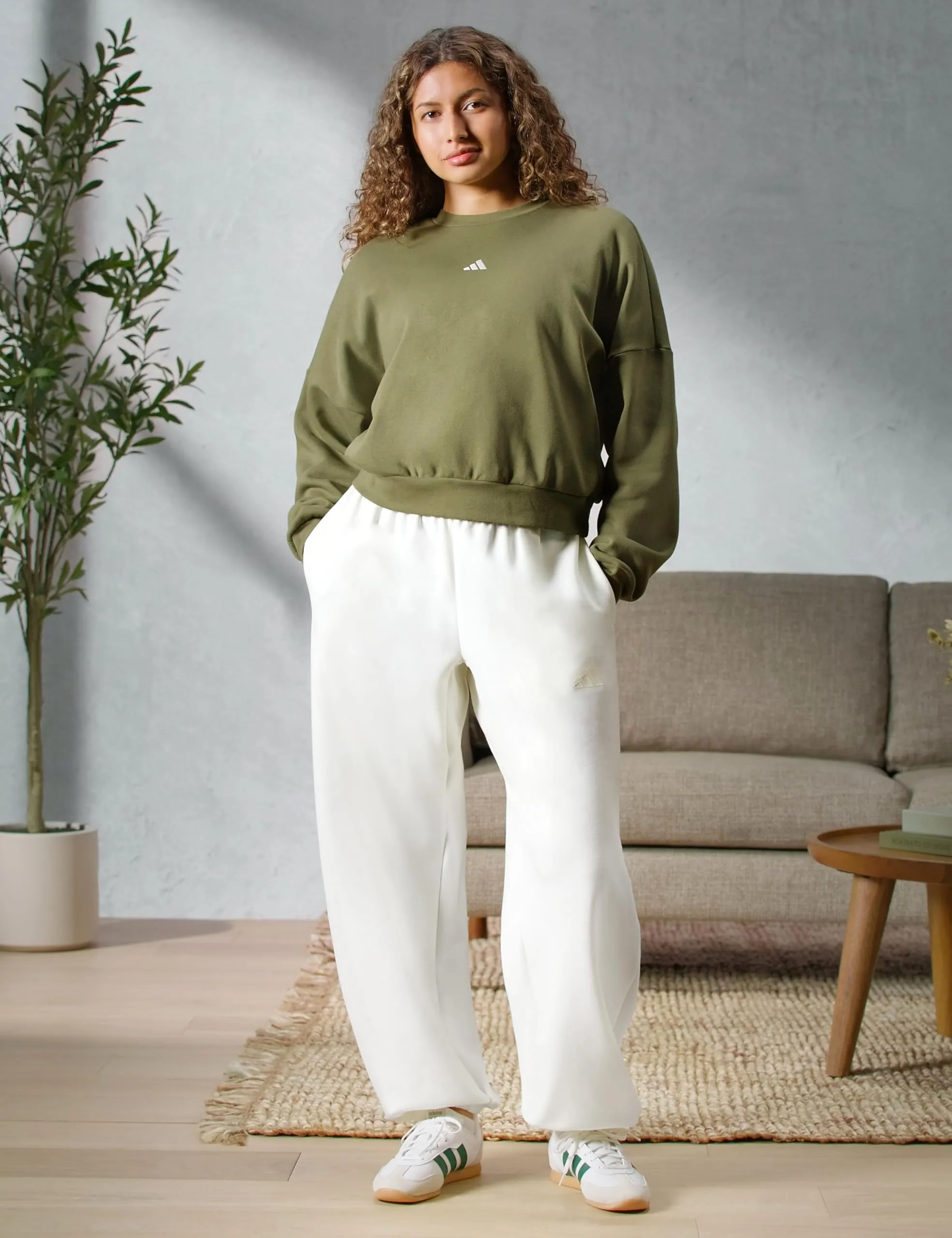 Adidas Felpa da Donna Essentials Small Logo Feel Cozy, Olive Strata/White, M - immagine 3
