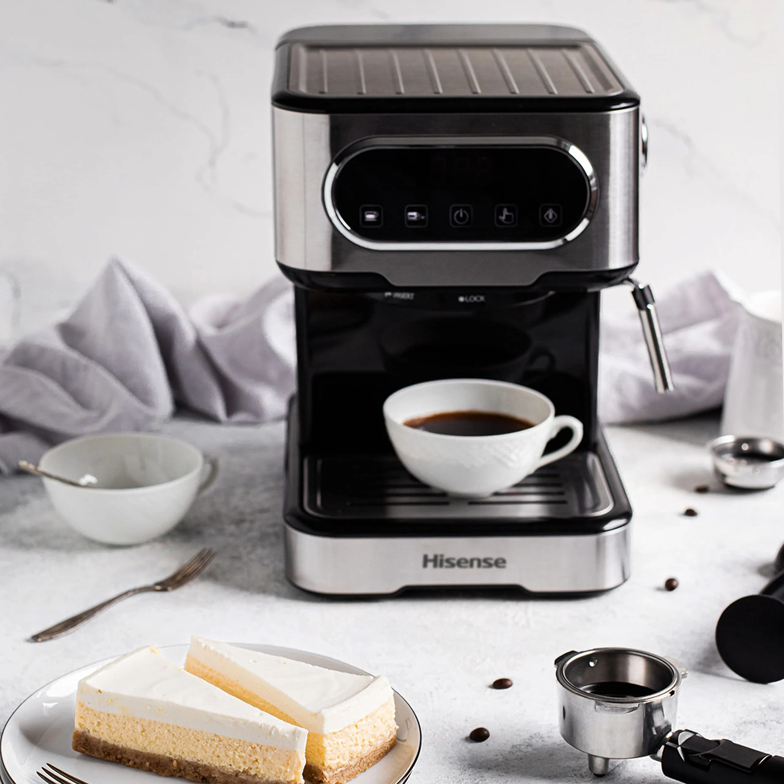 Hisense, HESCM15DBK, Macchina da caffè espresso manuale, macinato e compatibile con cialde ESE 44 mm, Pressione 15 bar, Schermo Touch, 1100W, Silver, 27.4x30x27.2 cm - immagine 9