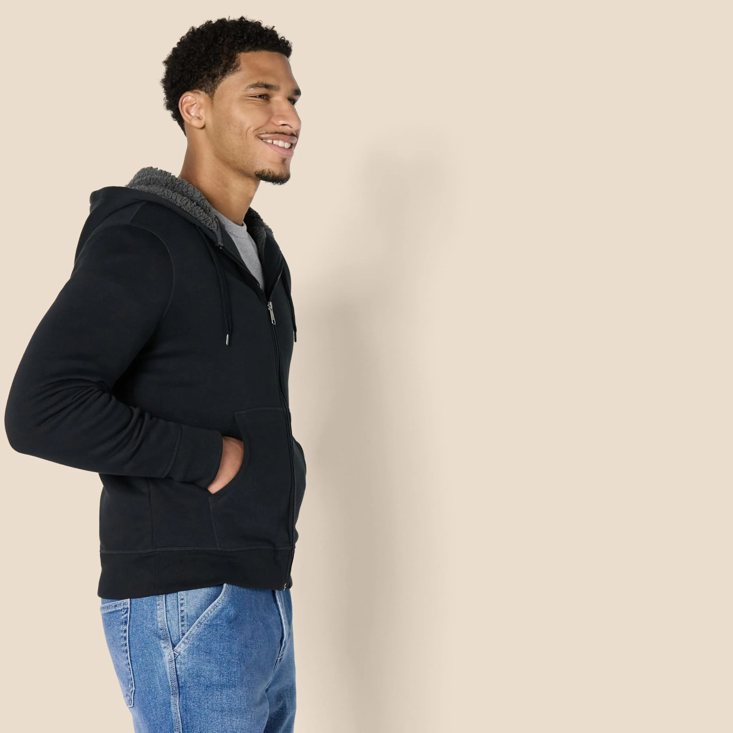 Amazon Essentials Felpa con Cappuccio e Cerniera Integrale in Pile Foderata in Sherpa Uomo, Nero Slavato, XS - immagine 2