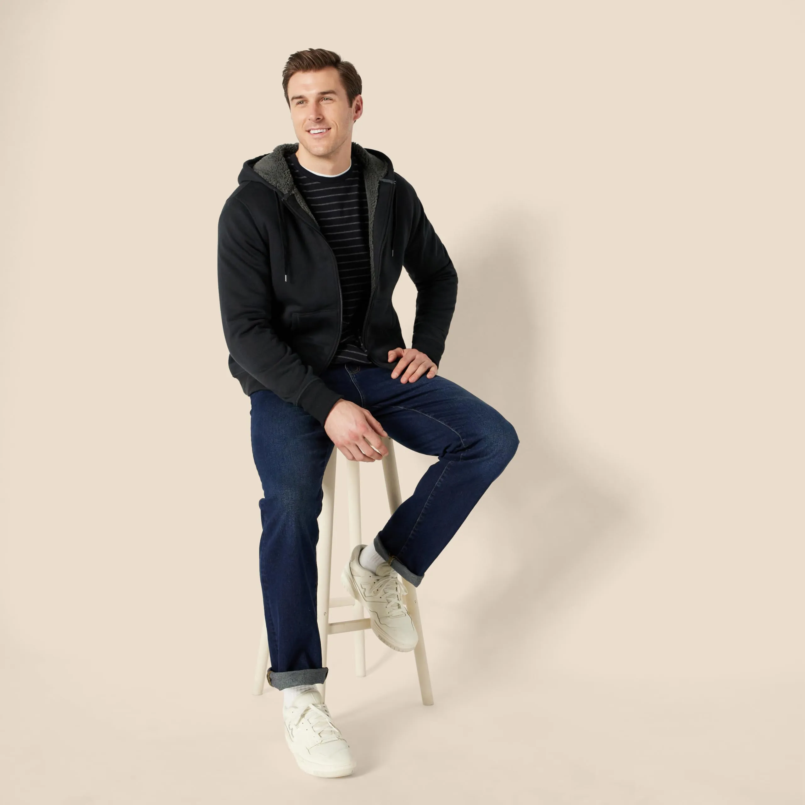 Amazon Essentials Felpa con Cappuccio e Cerniera Integrale in Pile Foderata in Sherpa Uomo, Nero Slavato, XS - immagine 6