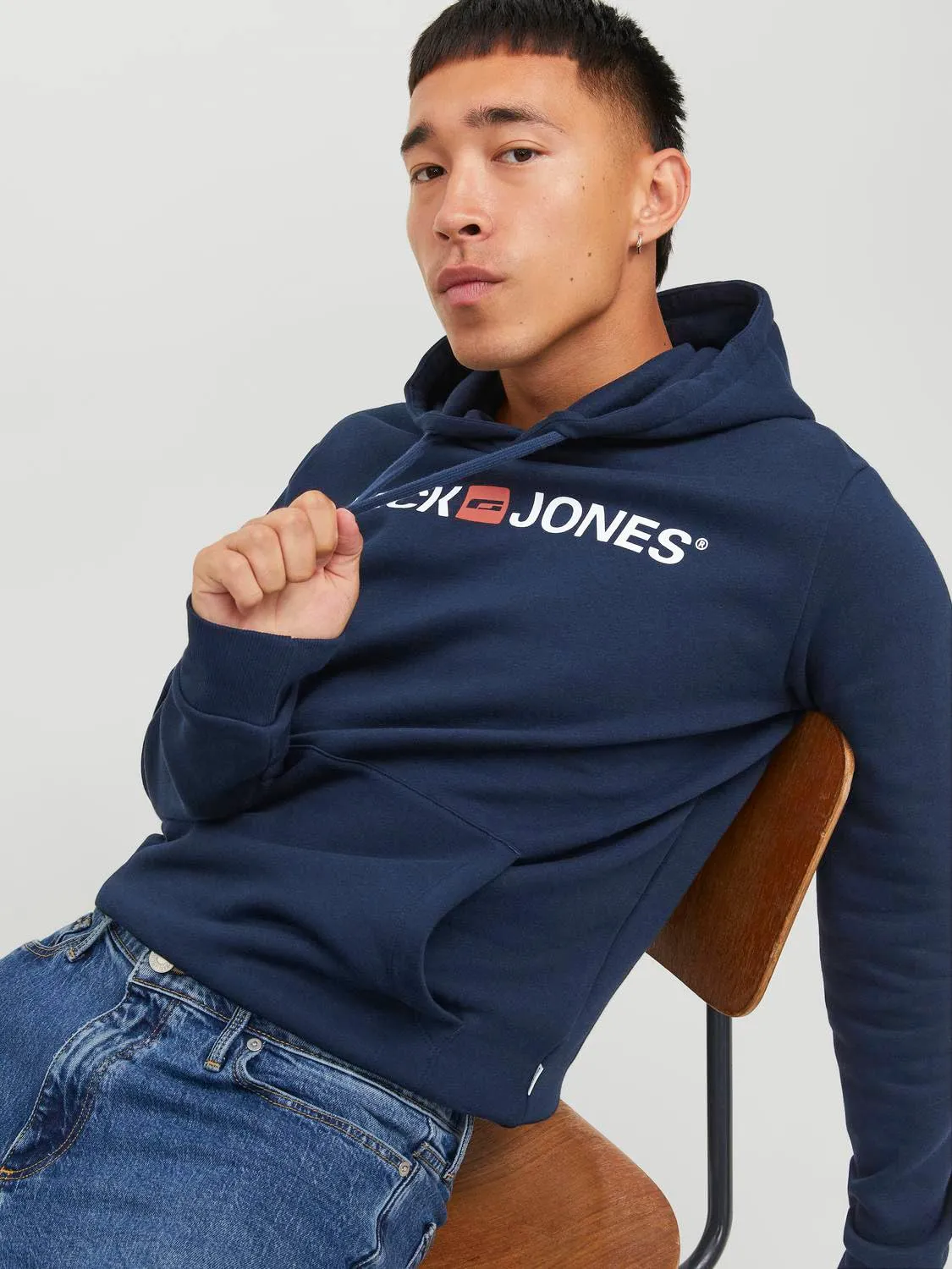 JACK & JONES - Felpa da uomo con cappuccio e logo, Blu (Insignia Blue/Reg Fit), S - immagine 4