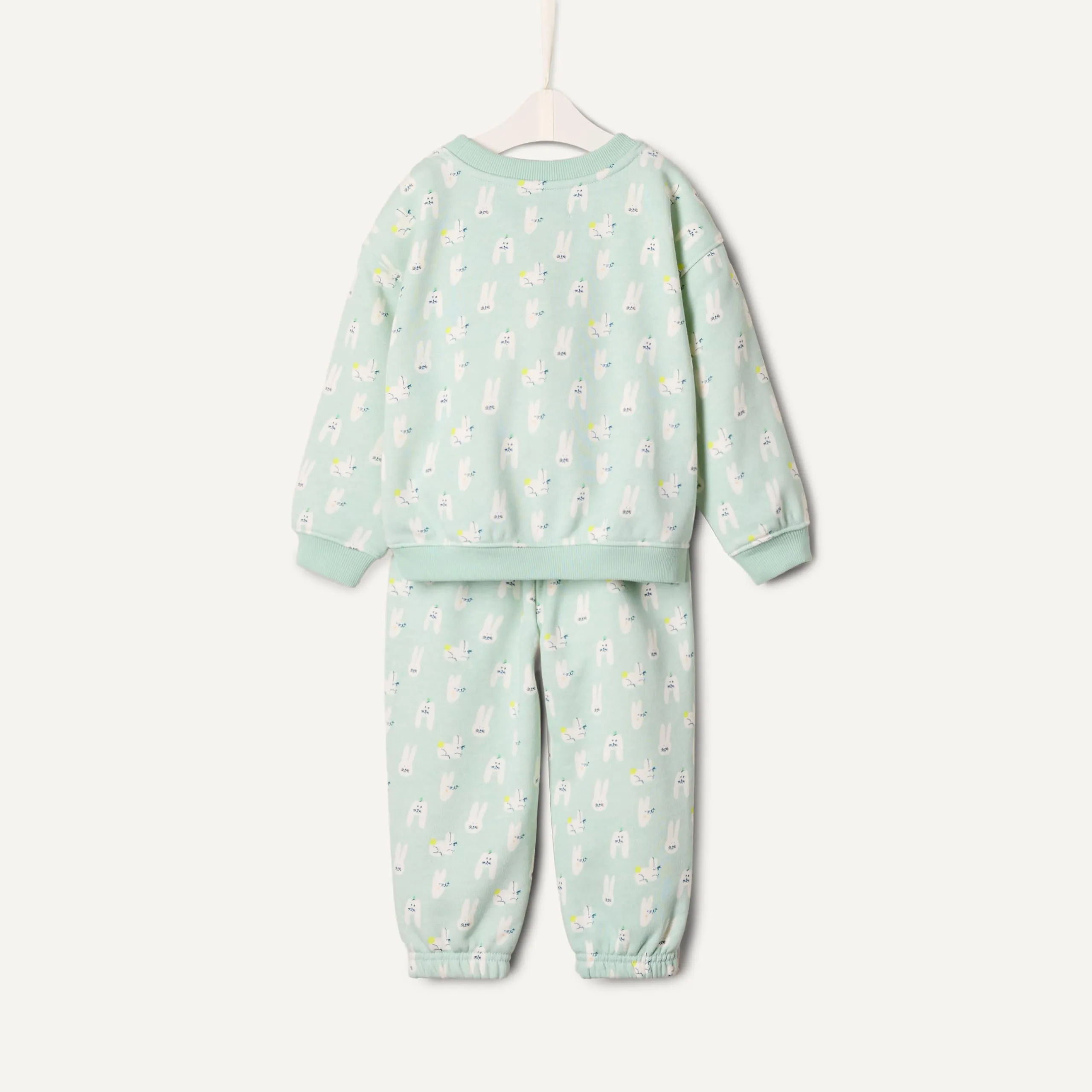 Amazon Essentials x Sofia Grainge Set con Felpa E Pantaloni Sportivi Unisex - Bimbi 0-24, Verde Pallido Conigli, 0 Mesi - immagine 5