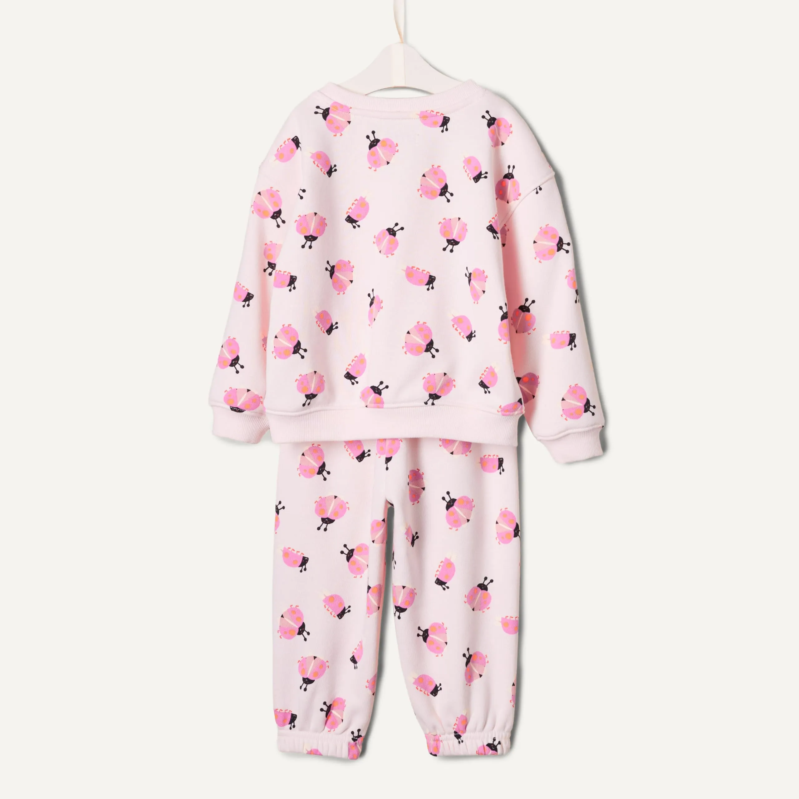 Amazon Essentials x Sofia Grainge Set con Felpa E Pantaloni Sportivi Unisex - Bimbi 0-24, Rosa Pallido Sciame di Coccinelle, 0-3 Mesi - immagine 5