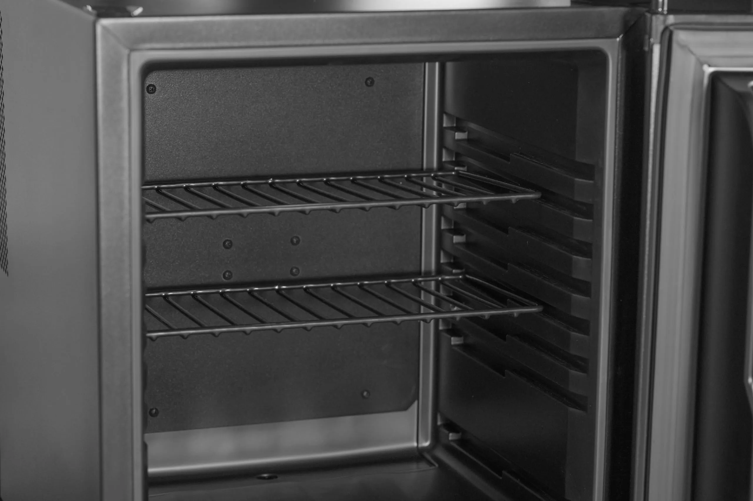 METRO Professional Frigo-Minibar GMB1045B, 45 L, 2 Ripiani Regolabili, Illuminazione Interna a LED, Silenzioso, Nero - immagine 6