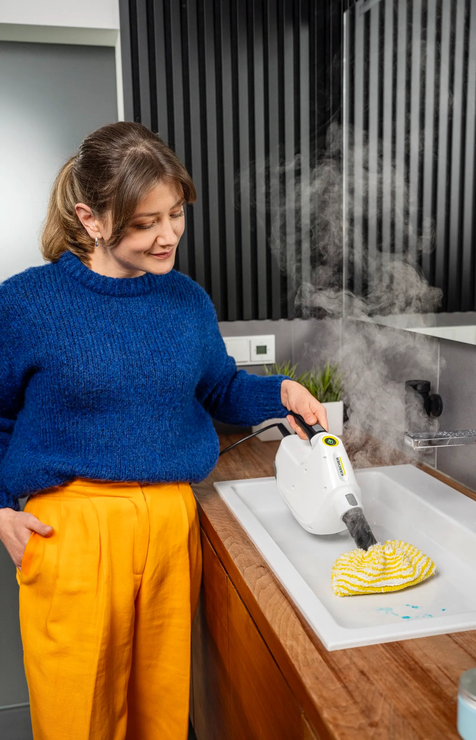 KÄRCHER Pulitore a Vapore SC 1 Multi, Tempo di riscaldamento: 30s, Potenza di riscaldamento: 1.300 W, Superficie: 30 m², Serbatoio: 200 ml, rimuove fino al 99,99% di germi e batteri - immagine 2