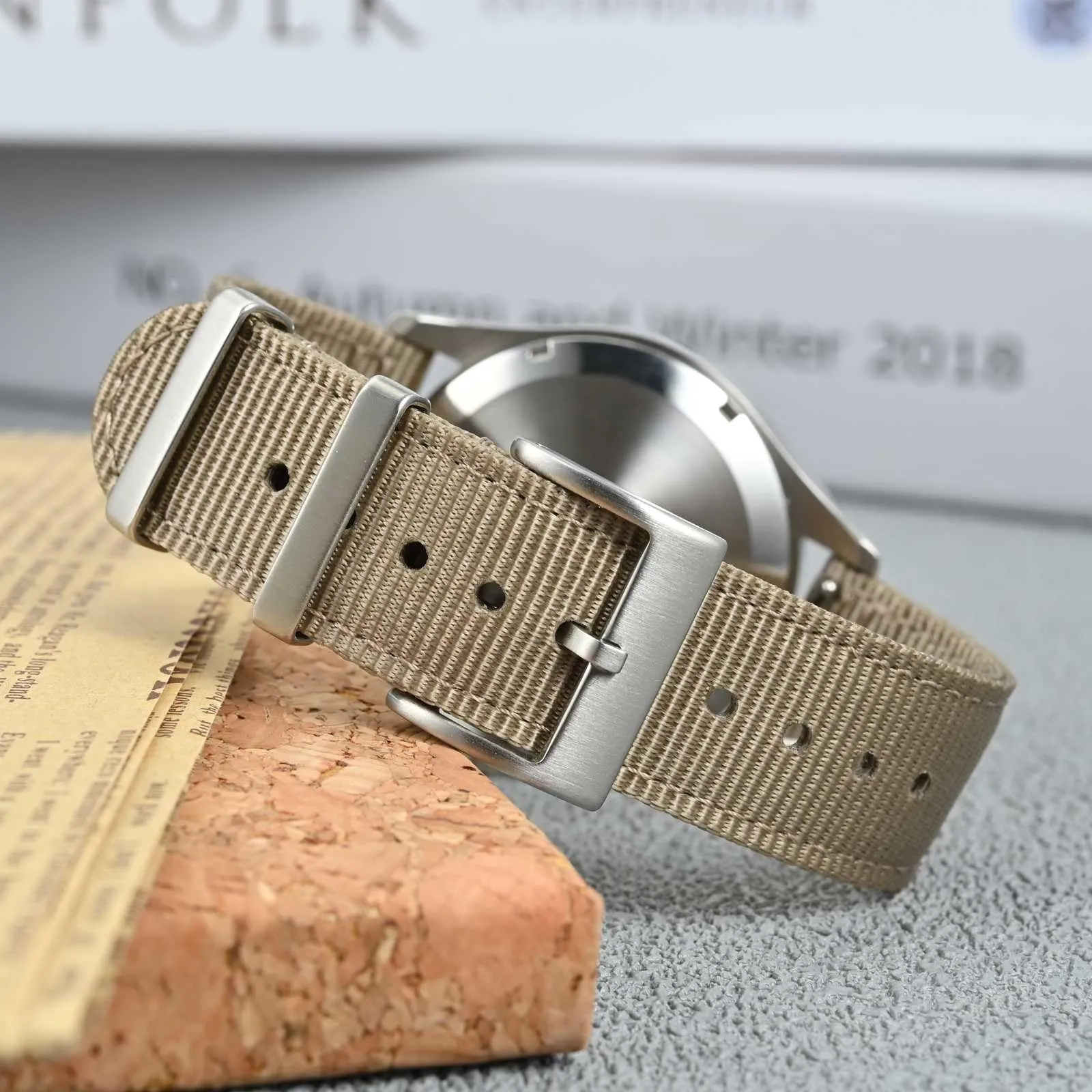 ANBEER 20mm Cinturino in nylon a sgancio rapido in due pezzi con passante in metallo, cinturino in nylon intrecciato a doppio strato,Khaki Fibbia argento - immagine 2