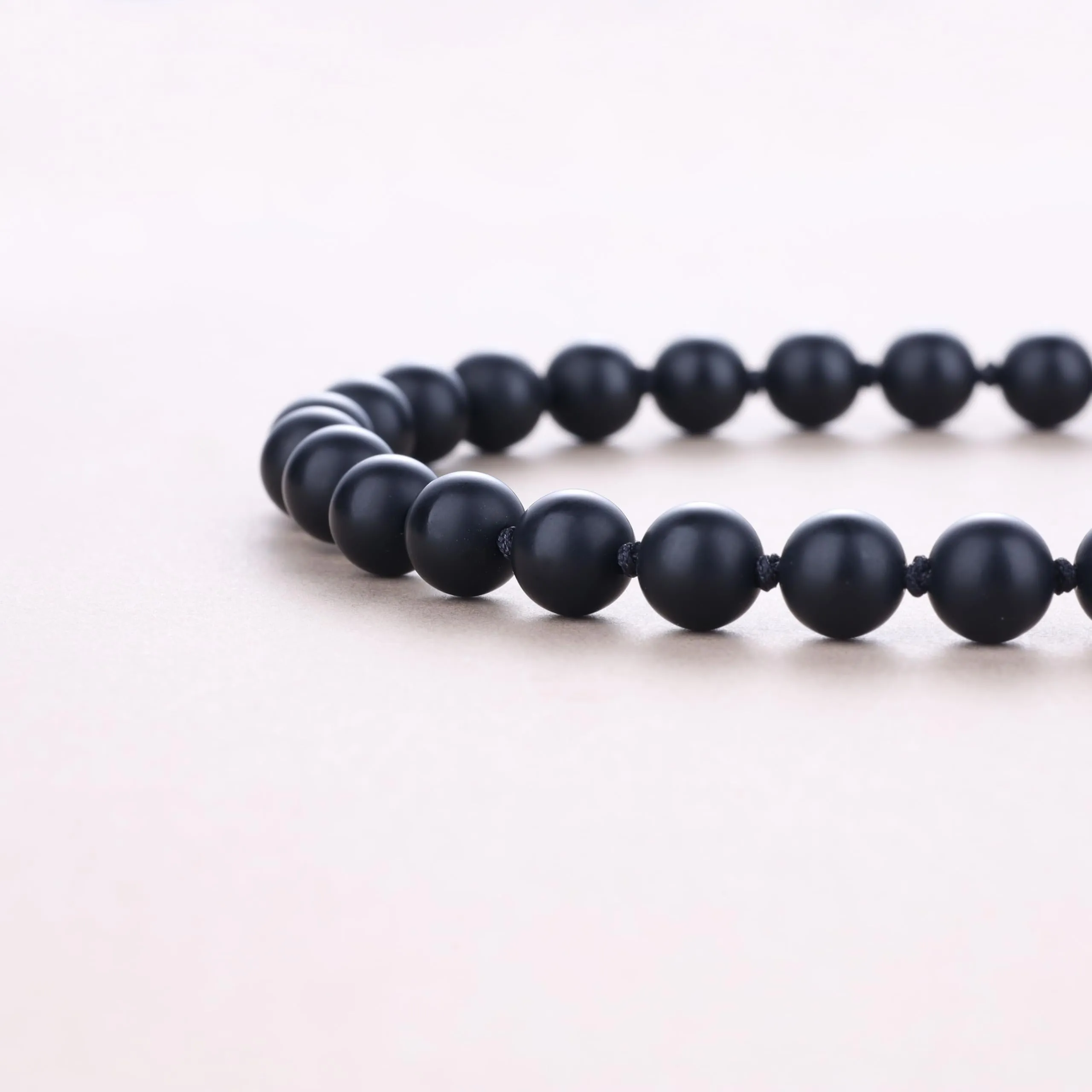GAVU Collana Pietre Nere da Uomo, Collana Uomo Perline Onice Opaco Annodate a Mano e Chiusura OT 50cm - immagine 4