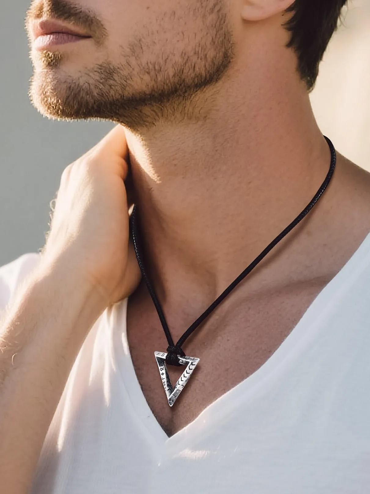 Bandmax Collana Uomo Runa Vichinga in Acciaio Inossidabile/Nero, Ciondolo runico Mobius Triangolare con Catena in Pelle Intrecciata Nera Amuleto Gioielli Vichinghi per Donna e Uomo - immagine 2