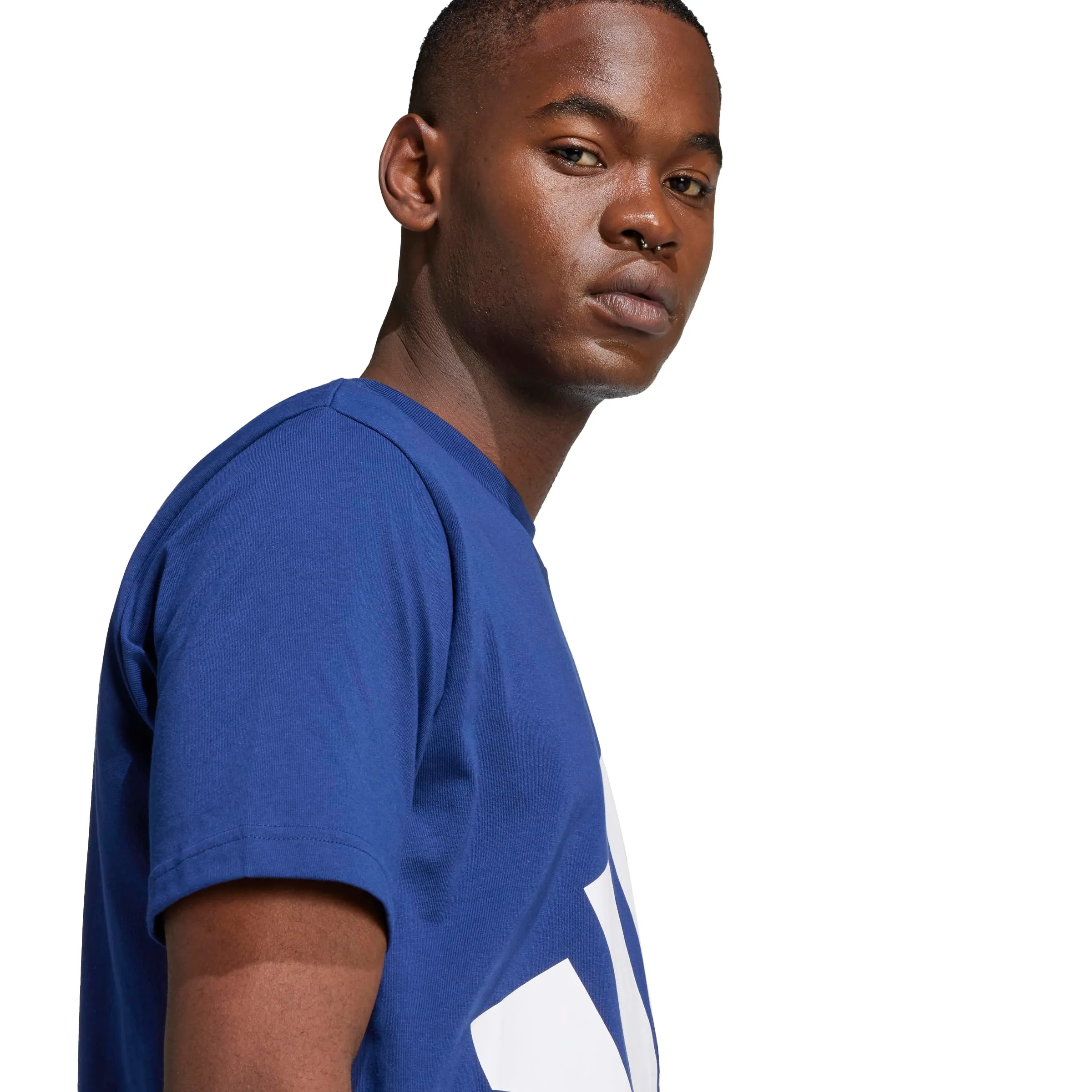 Adidas Essentials - Maglietta da Uomo in Jersey Semplice con Logo Grande, Blu/Bianco, L - immagine 4