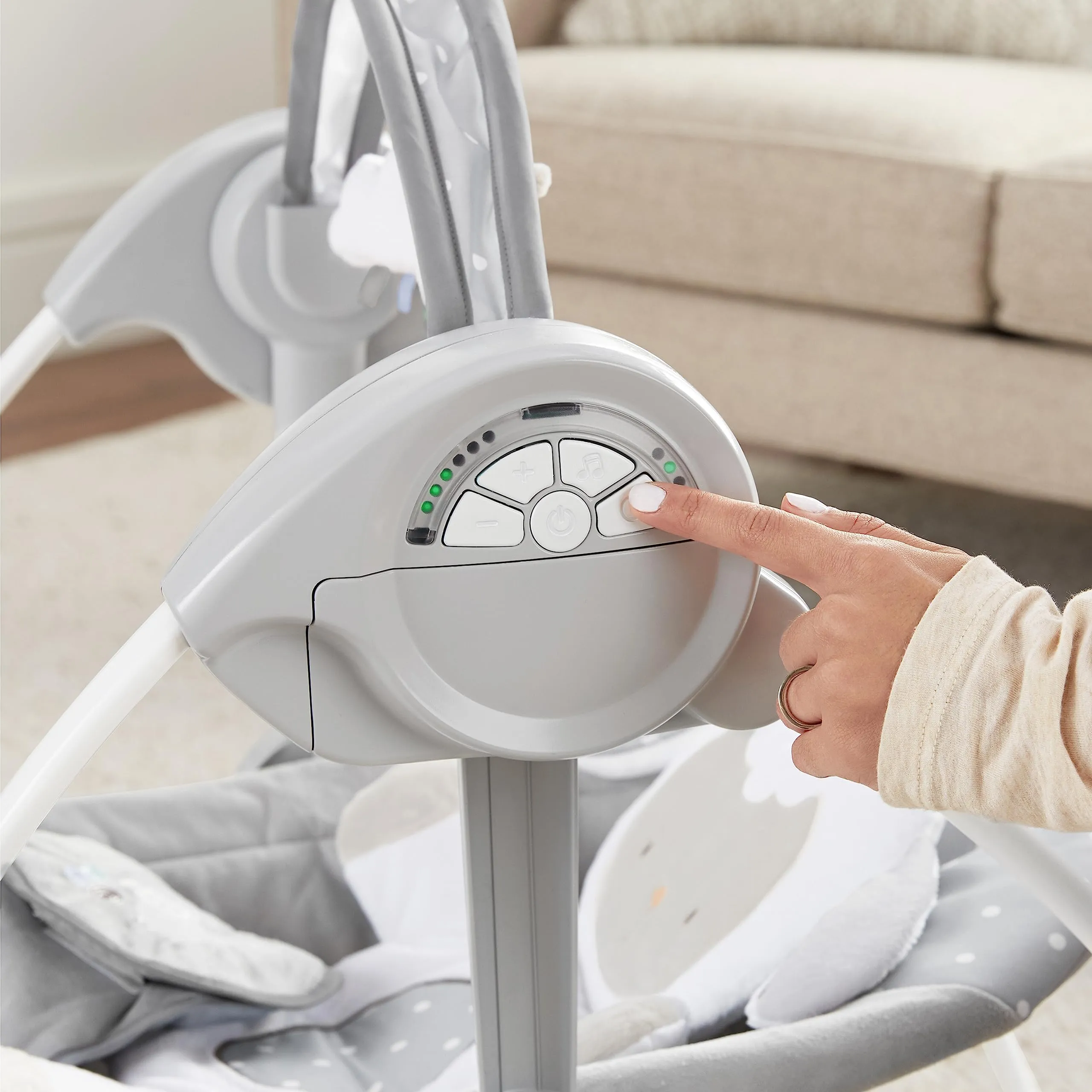 Ingenuity Comfort 2 Go Altalena compatta portatile a 6 velocità con musica, pieghevole, 0-9 mesi (Cuddle Lamb) - immagine 3