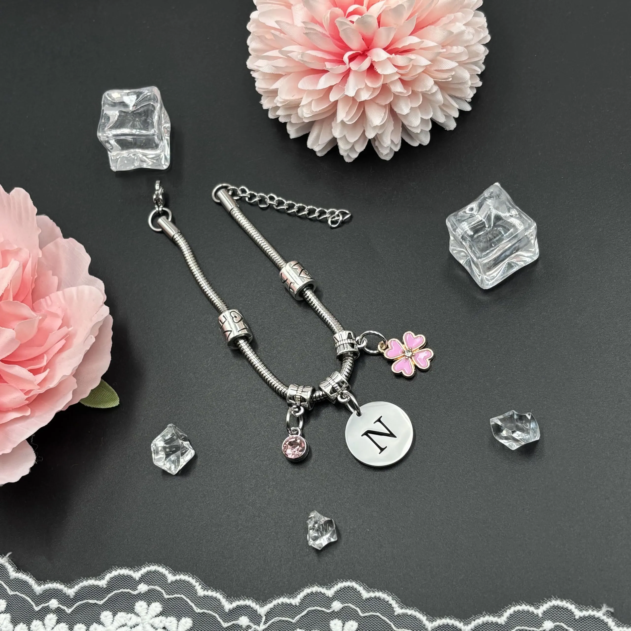 KJKJKJ A-Z 26 Lettera Iniziale Ciondolo Bracciale Personalizzato per Donne - Regalo di Compleanno per Figlia, Sorelle, Amici, Amante, Natale e Laurea - immagine 3