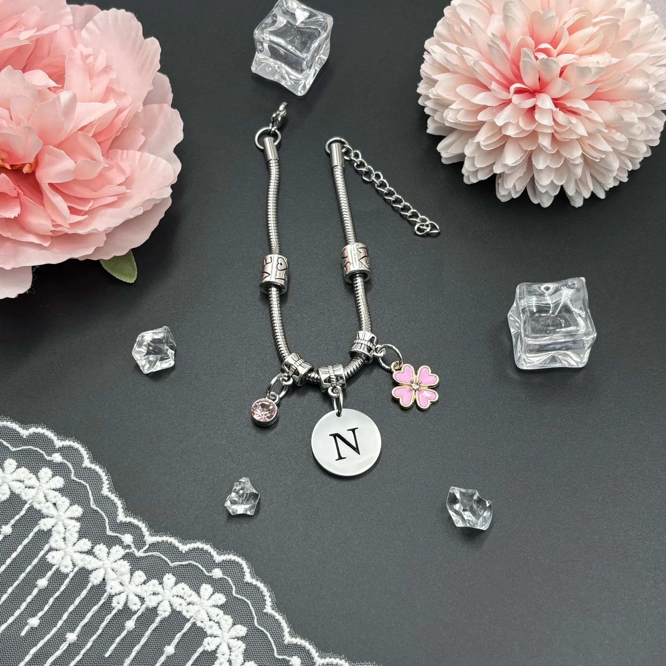 KJKJKJ A-Z 26 Lettera Iniziale Ciondolo Bracciale Personalizzato per Donne - Regalo di Compleanno per Figlia, Sorelle, Amici, Amante, Natale e Laurea - immagine 4