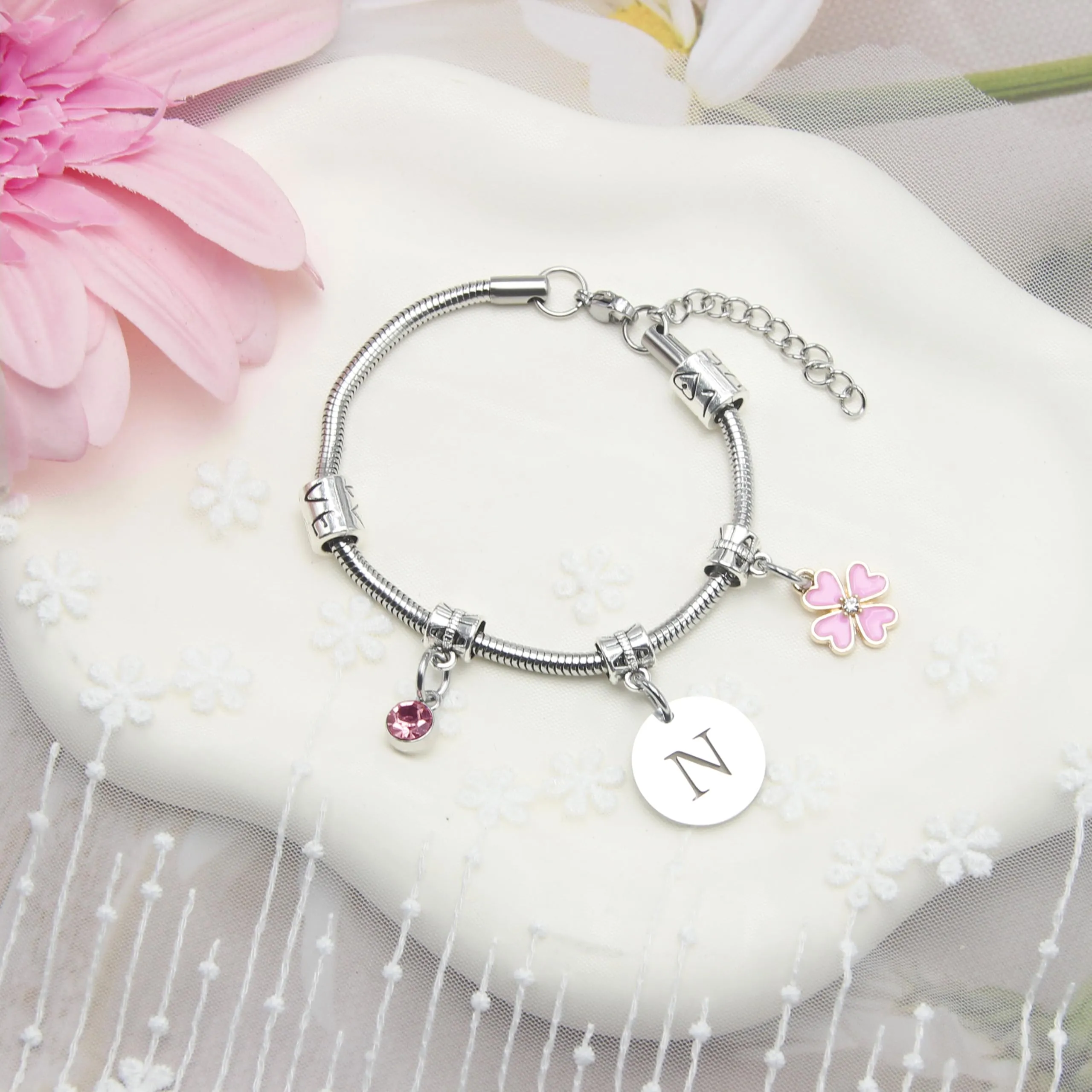 KJKJKJ A-Z 26 Lettera Iniziale Ciondolo Bracciale Personalizzato per Donne - Regalo di Compleanno per Figlia, Sorelle, Amici, Amante, Natale e Laurea - immagine 5