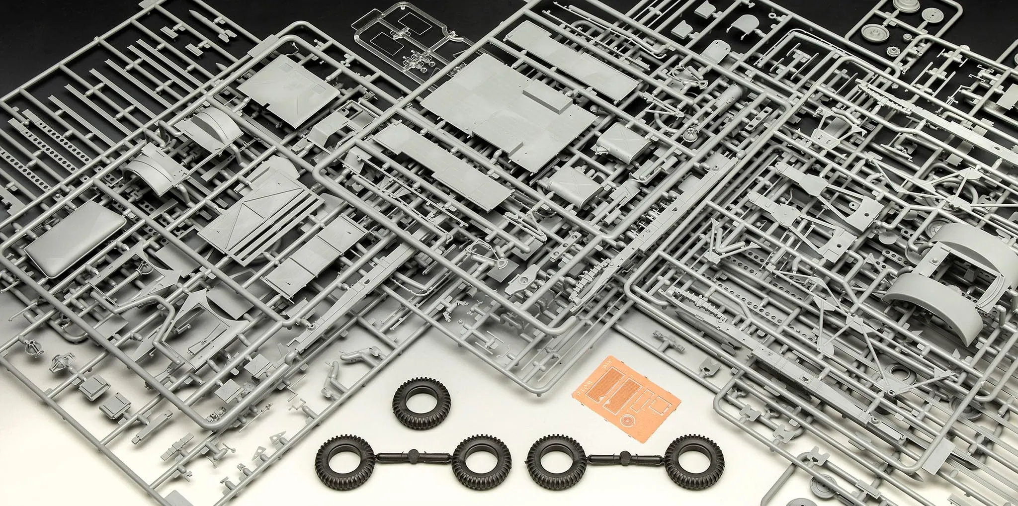 Revell Set di modellini 63338 W.O.T. 8 BM-13-16 Katyusha/Cargo, scala 1:35, non costruito/non verniciato, in plastica, con accessori - immagine 6