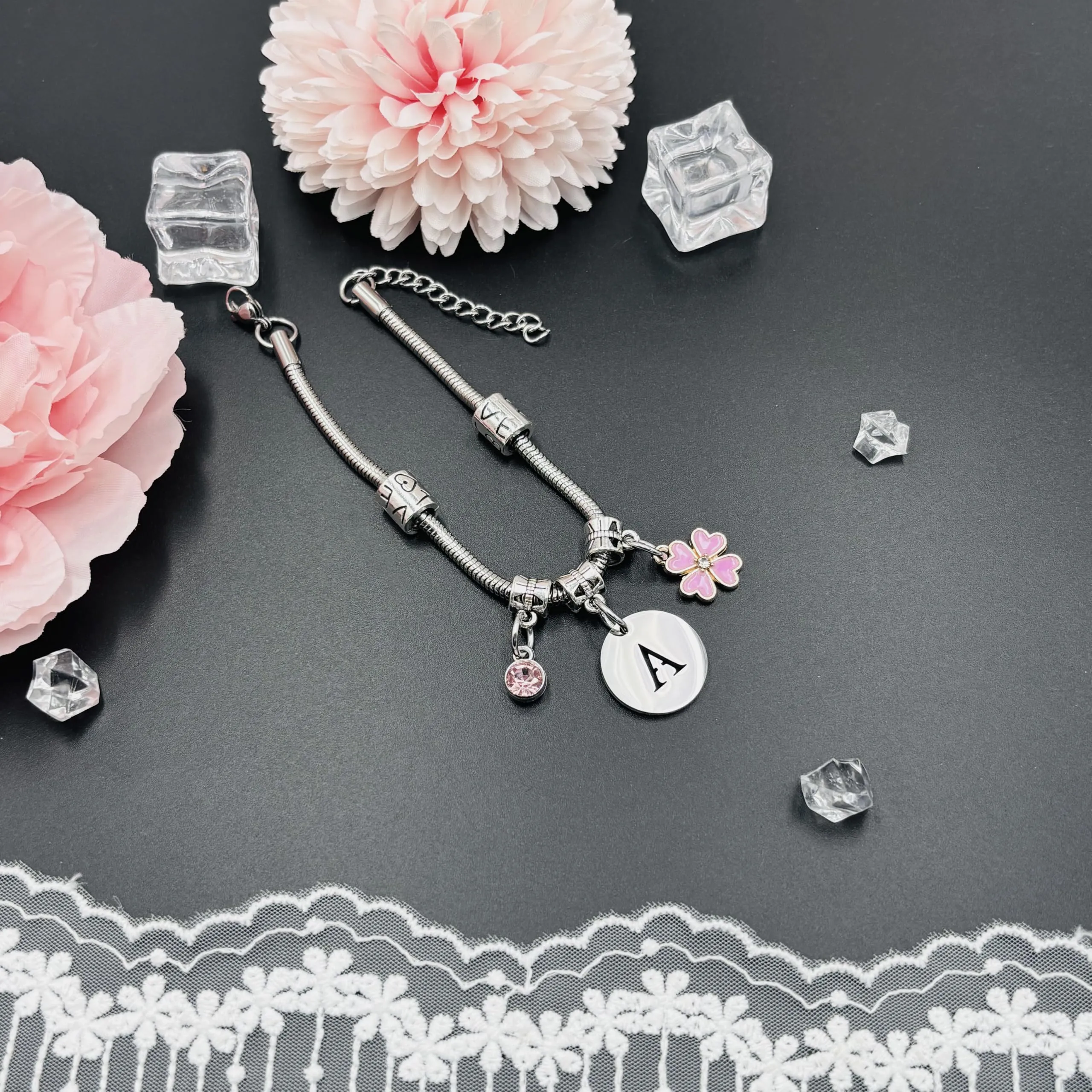 KJKJKJ A-Z 26 Lettera Iniziale Ciondolo Bracciale Donne Natale Compleanno Regalo Personalizzazione Bracciale, Figlia Sorelle Amici Amante Laurea - immagine 4