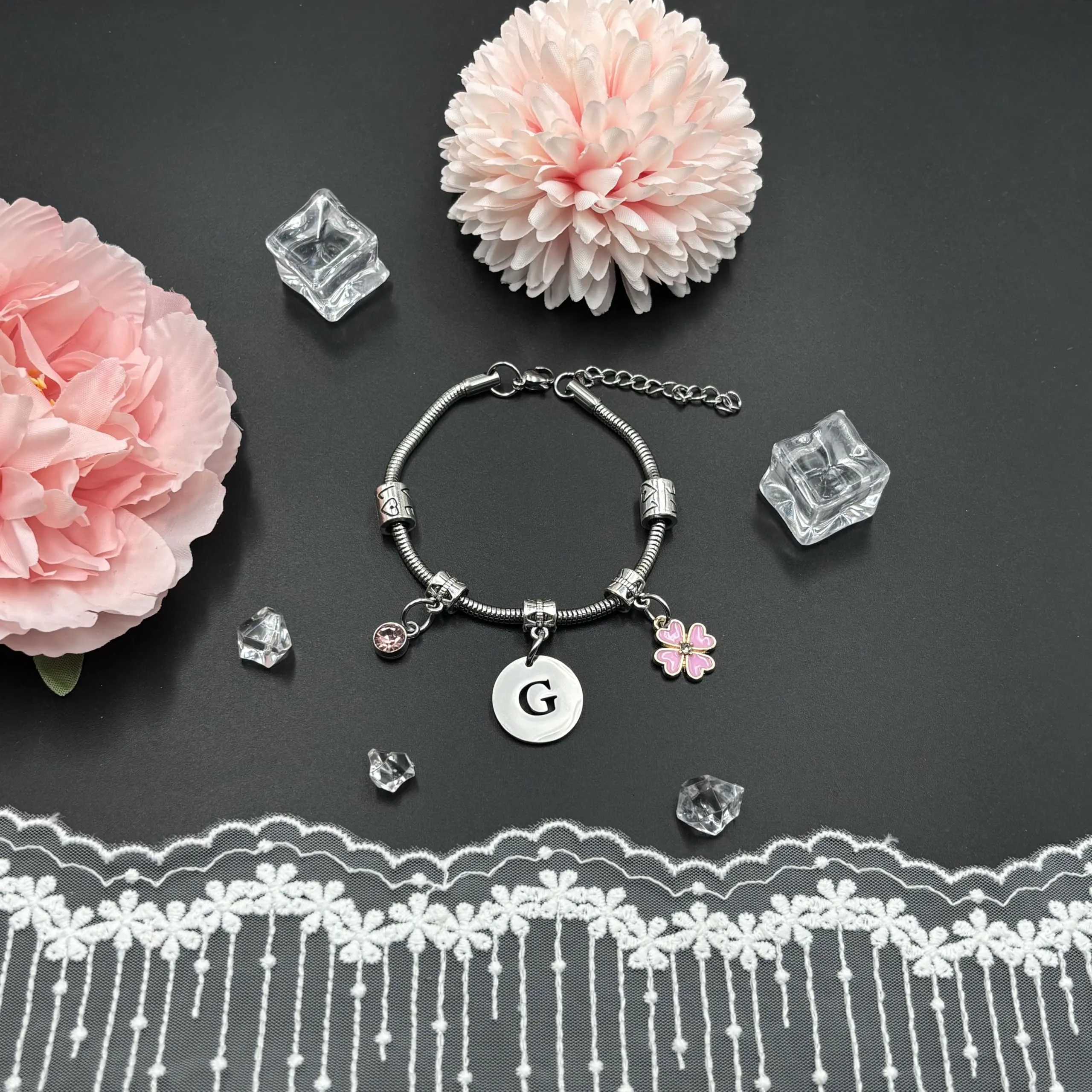 KJKJKJ A-Z 26 Lettera Iniziale Ciondolo Bracciale per Donne - Regalo Personalizzato per Figlia, Sorelle, Amici, Amante - Compleanno, Natale, Laurea - immagine 3