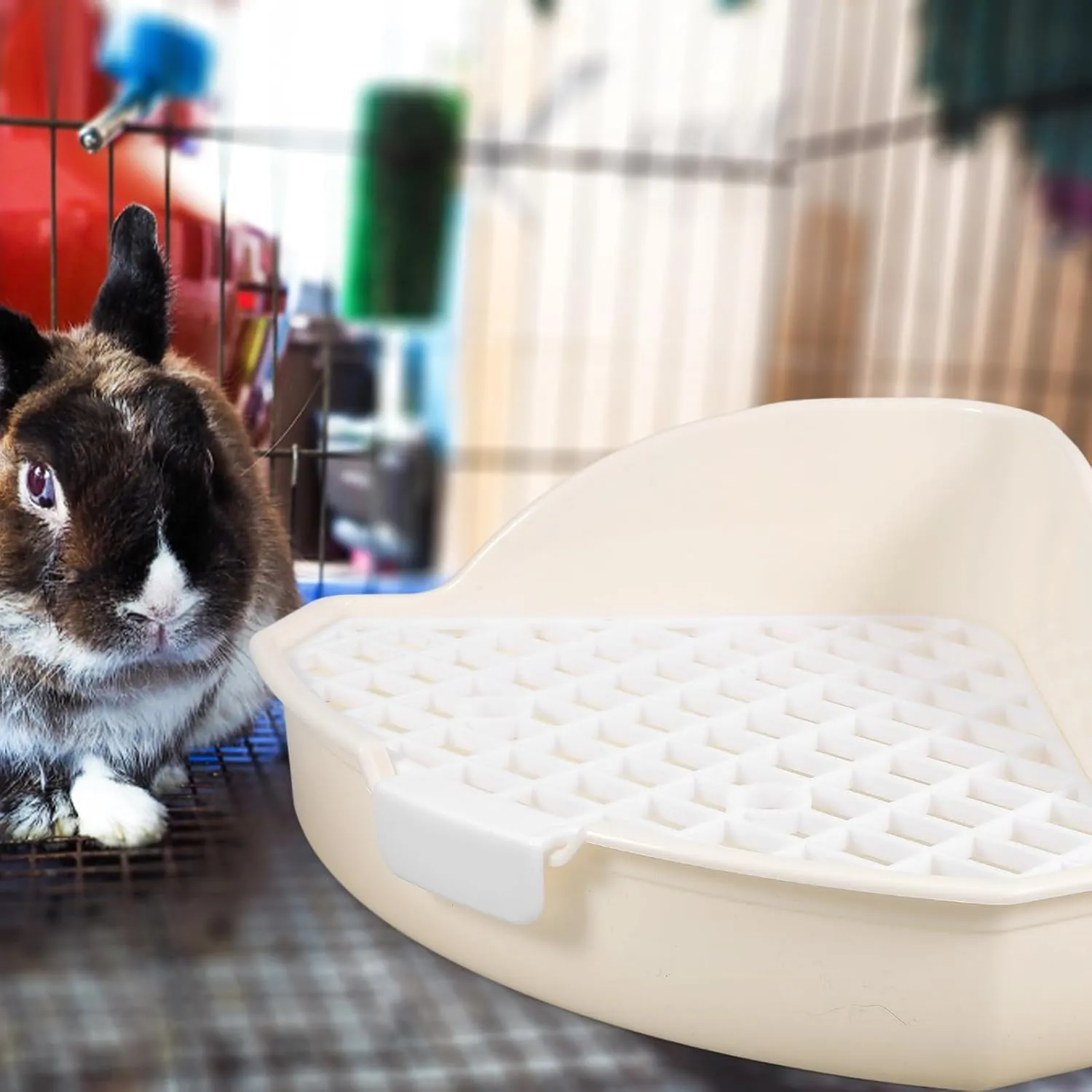 MEISO Toilette per Coniglio, Toilette per Animali Domestici, Vasino Addestrativo per Criceti, Toilette per Animali di Piccola Taglia di Triangolo per Coniglietti, Cincillà, Cavia (Bianco) - immagine 8