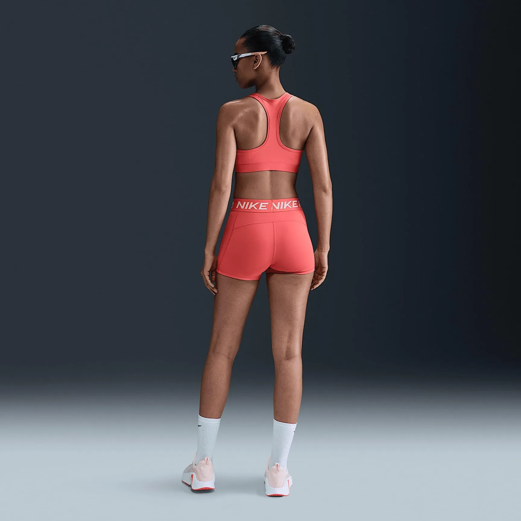 Nike Pro - Pantaloncini da allenamento da donna, da 7,6 cm, L - immagine 2