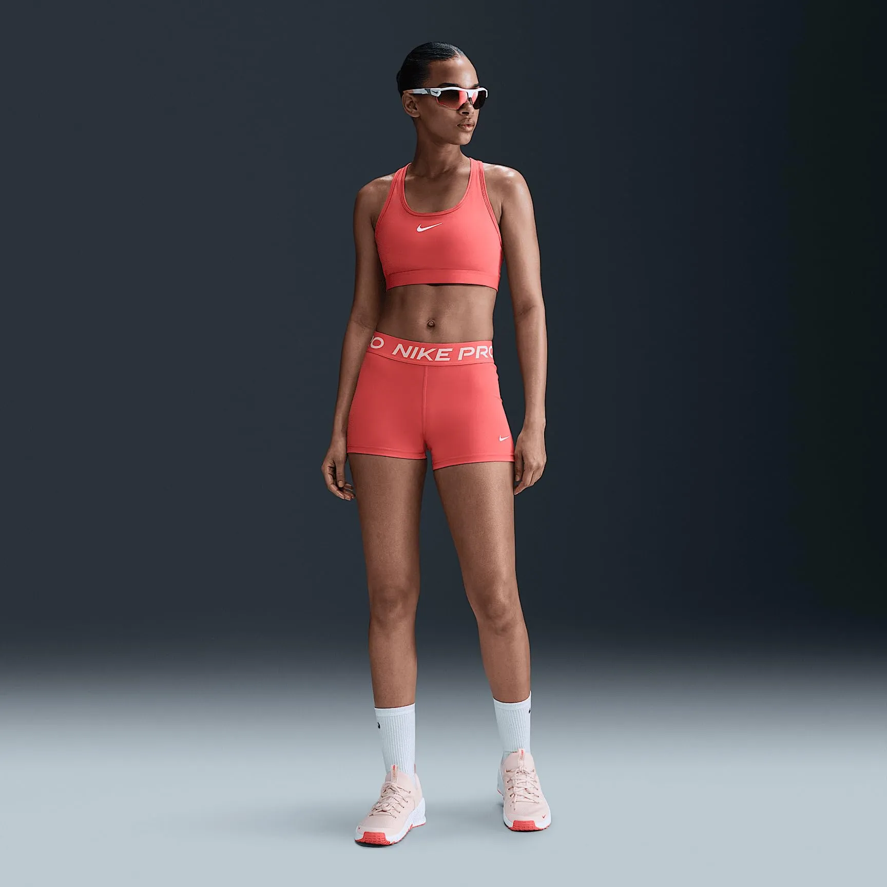Nike Pro - Pantaloncini da allenamento da donna, da 7,6 cm, L - immagine 5