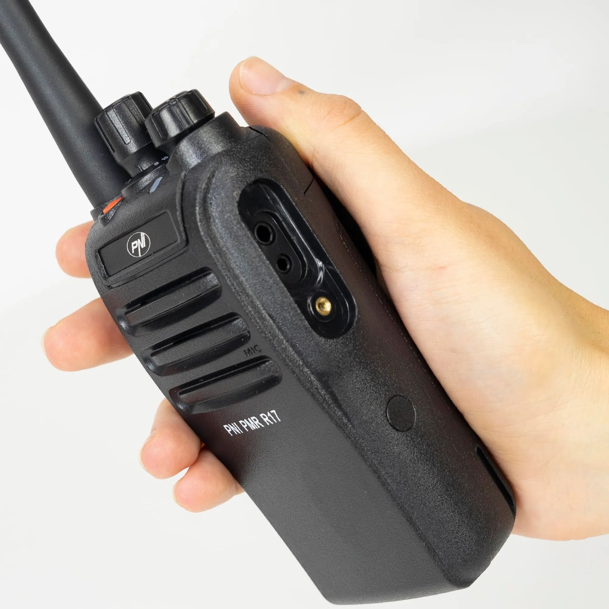 Kit di 6 stazioni radio portatili PNI PMR R17 446 MHz, 0,5 W, 16 canali PMR e 50 CTCSS e 104 toni DCS, programmabili, Li-Ion 2200 mAh, IP68 - immagine 4