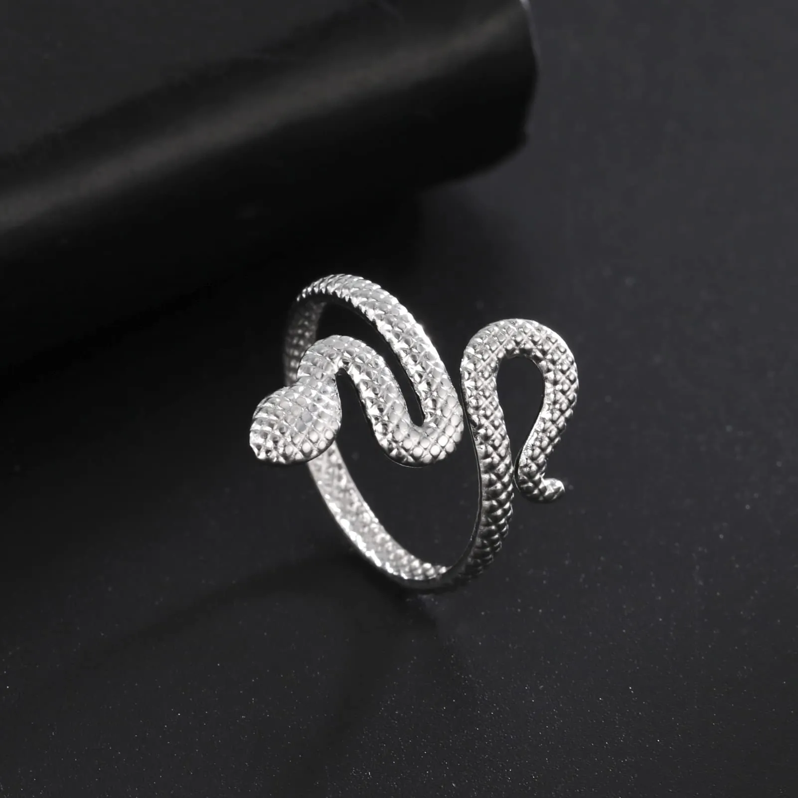 TEAMER serpente anello in acciaio inox regolabile dito Wrap Snake impilare Punk serpente animale gioielli per le donne (Stile 2 - Argento, Regolabile) - immagine 4