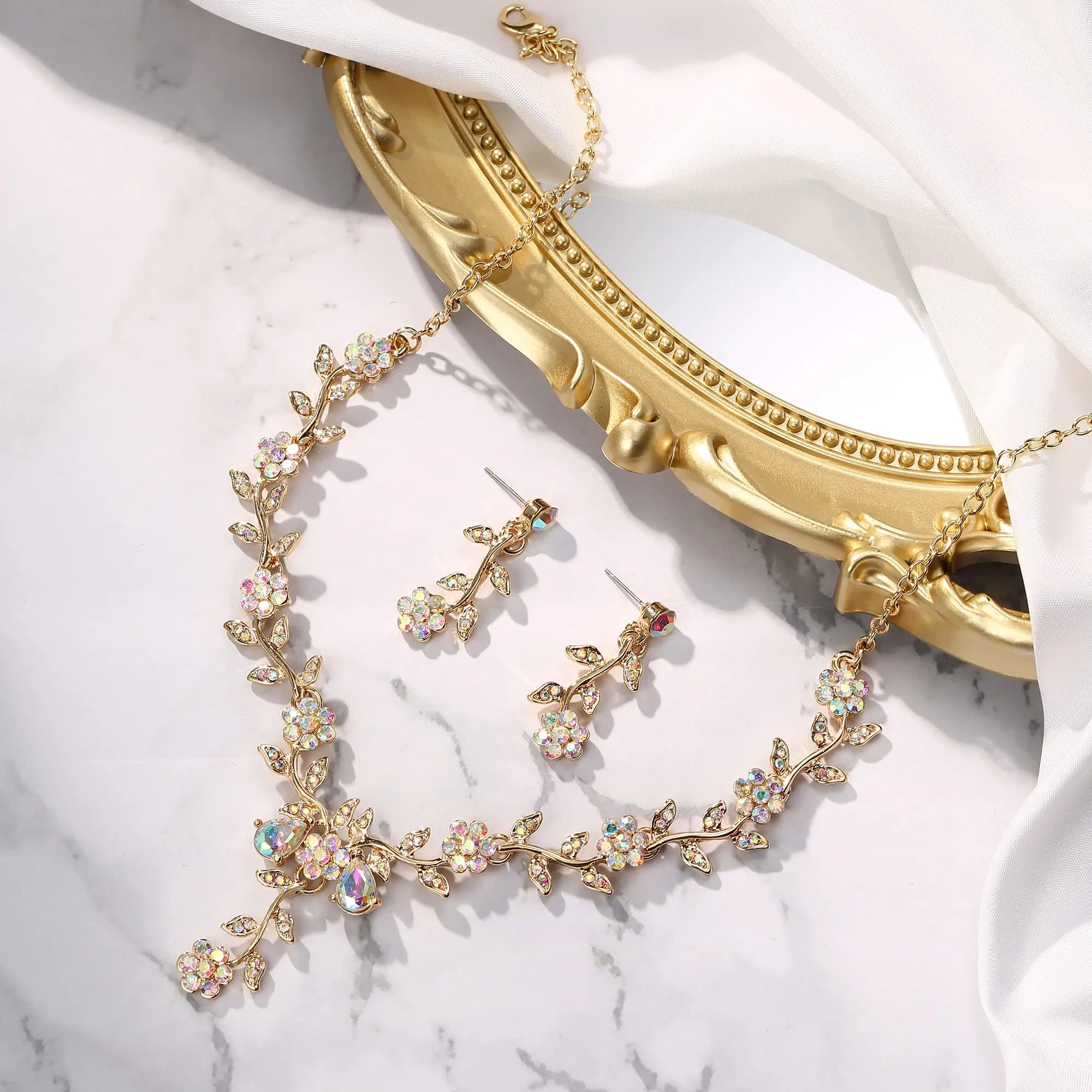 Clearine Matrimonio Gioielli Set Foglia Cluster Fiore Cristalli Ciondolo Collana Orecchini Pendenti per Sposa Iridescente AB Oro-Fondo - immagine 4