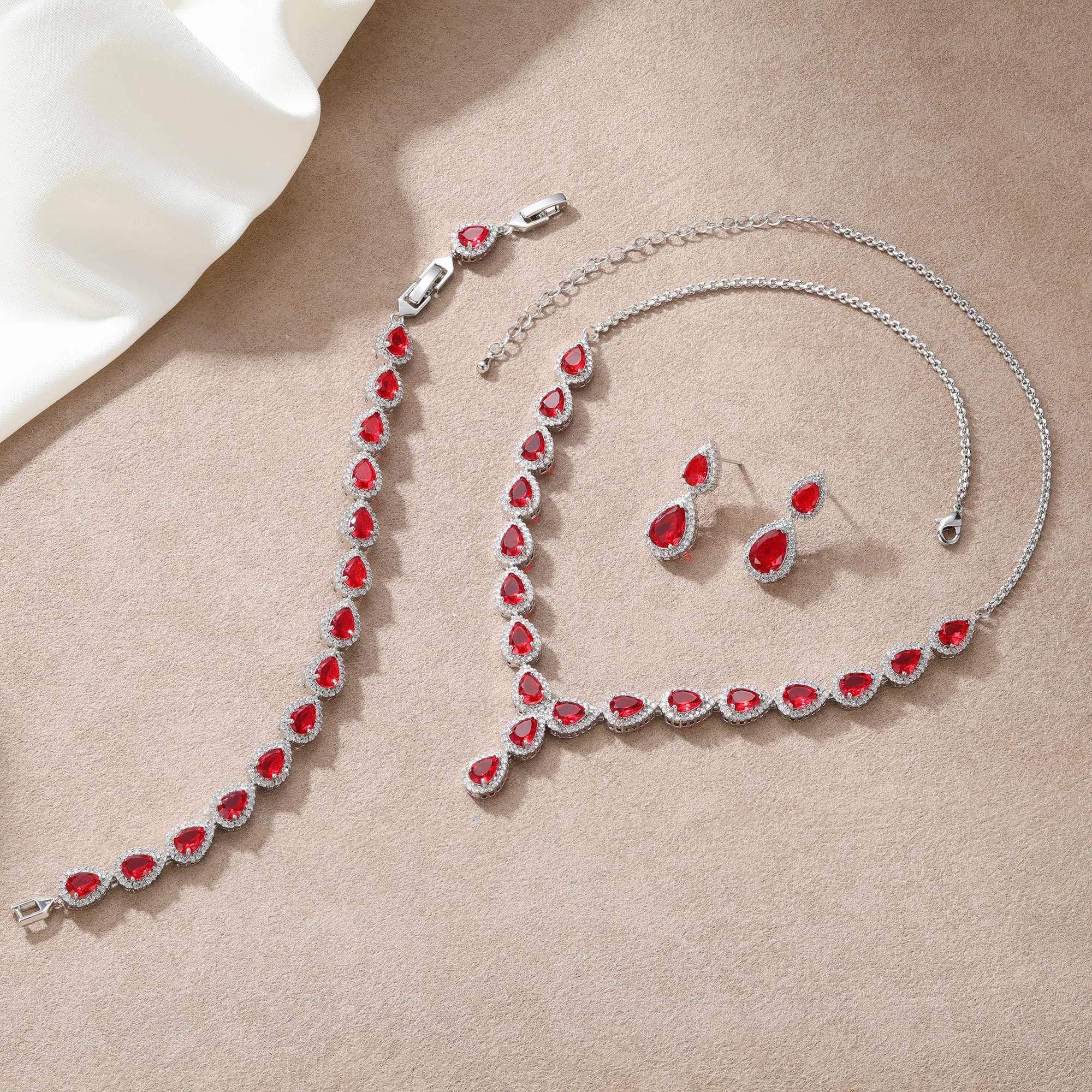 Clearine Gioielli Donna 3-Set Matrimonio Parure per Sposa - Elegante e Splendente Nuziale zircone Infinito Figure 8 Y-Collana Orecchini Braccialetto Pendenti Set Rosso Argento-Fondo - immagine 4