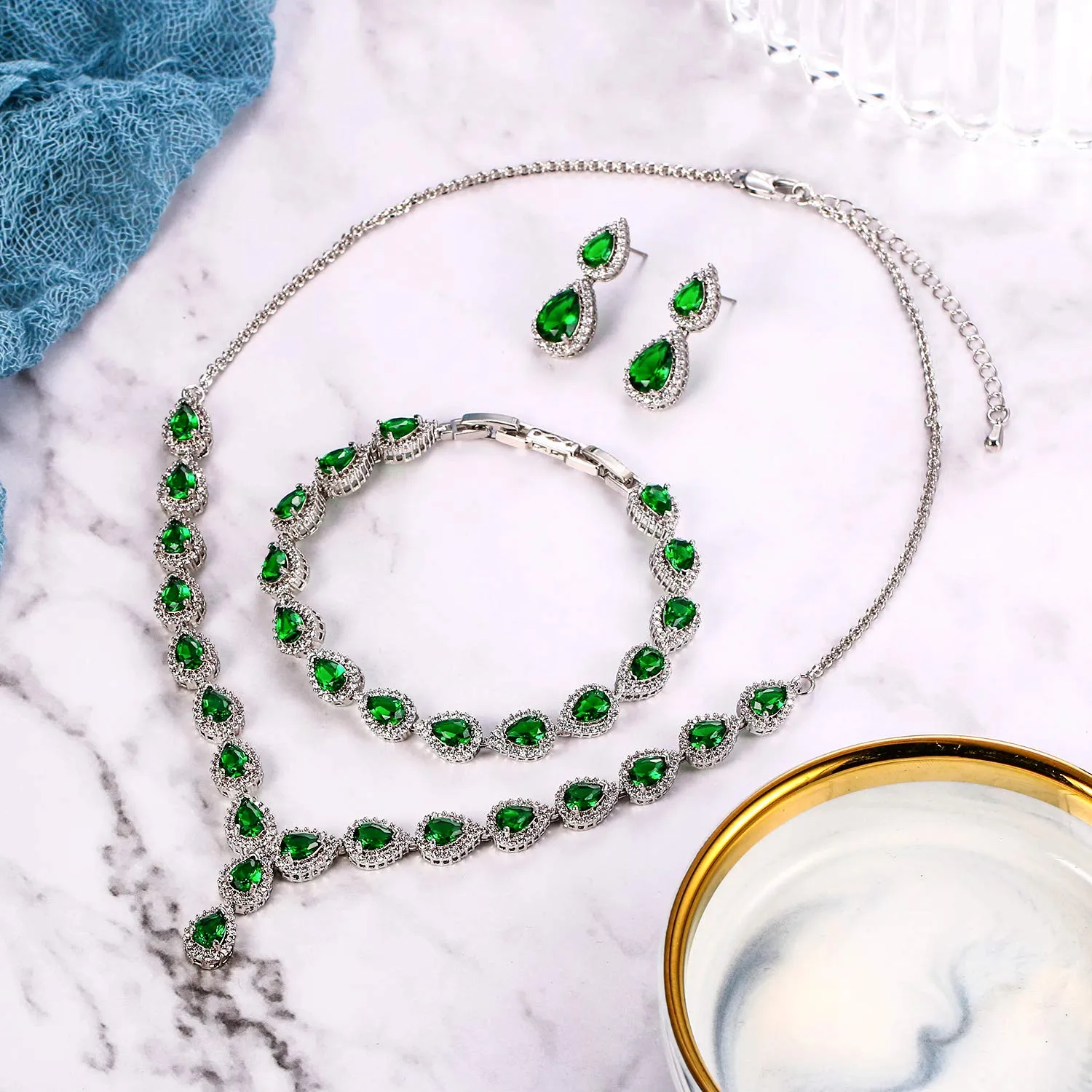 Clearine Gioielli Donna 3-Set Matrimonio Parure per Sposa - Elegante e Splendente Nuziale zircone Infinito Figure 8 Y-Collana Orecchini Braccialetto Pendenti Set Verde Argento-Fondo - immagine 4