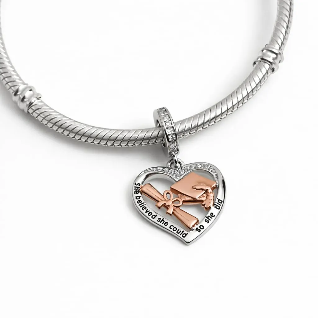 MariaFonte Charm Compatibile Tutte Marche Pendente Cuore Laurea Diploma Pergamena Cappello Compleanno Anniversario Ciondoli Originale Argento 925 Mamma Bead Portafortuna Natale Zirconi - immagine 2