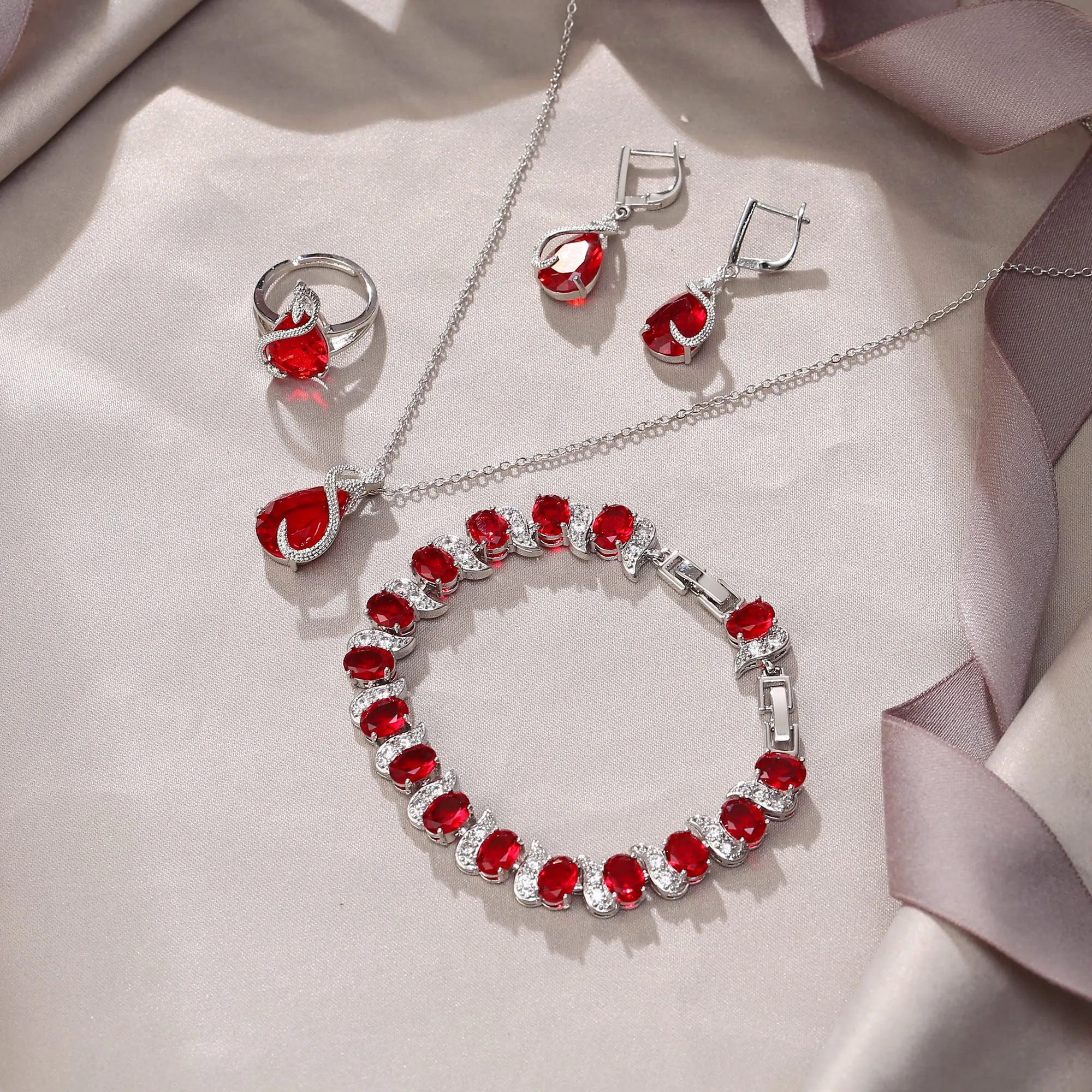 EVER FAITH Bridal Goccia Zirconia cubica Set di gioielli per la sposa damigella d'onore, Rubino Birthstone Pendant Necklace Earrings Tennis Bracciale Aperto Ring for Women Rosso Argento fondo - immagine 3